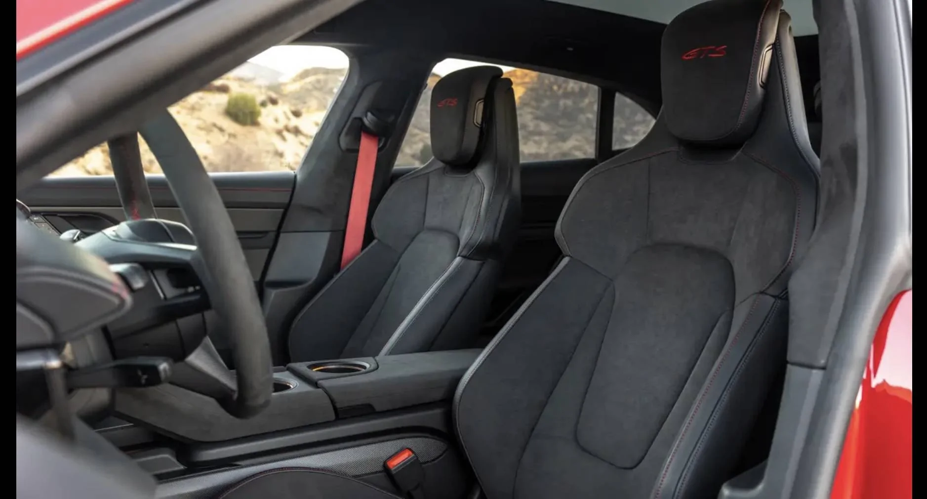 Porsche Taycan Gts interior decision 9D7D7DE9-91BE-425C-9445-C29B980049D3