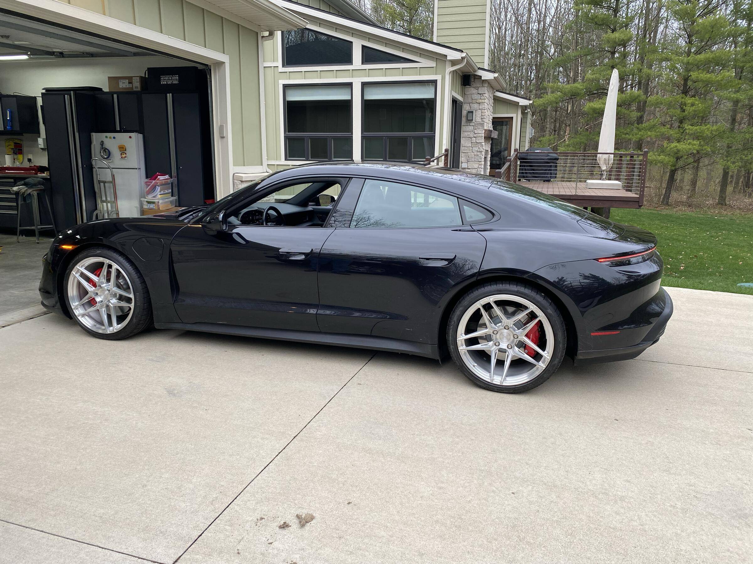 Porsche Taycan New Wheels tempImage4IMGCQ