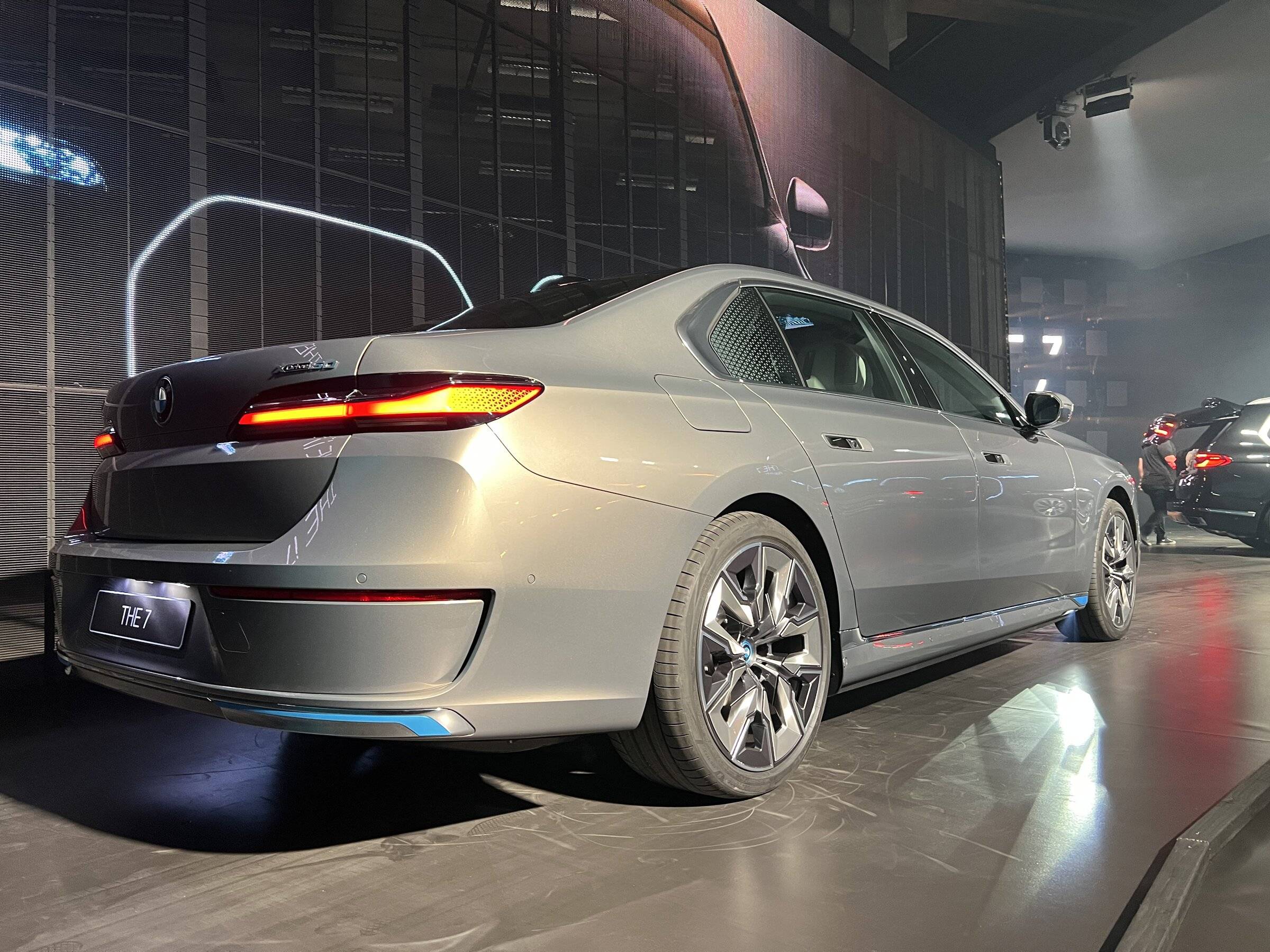 Porsche Taycan The New 7 Series BMW A84E59A2-DA95-4DE2-AFDE-3E9F3A9623F9