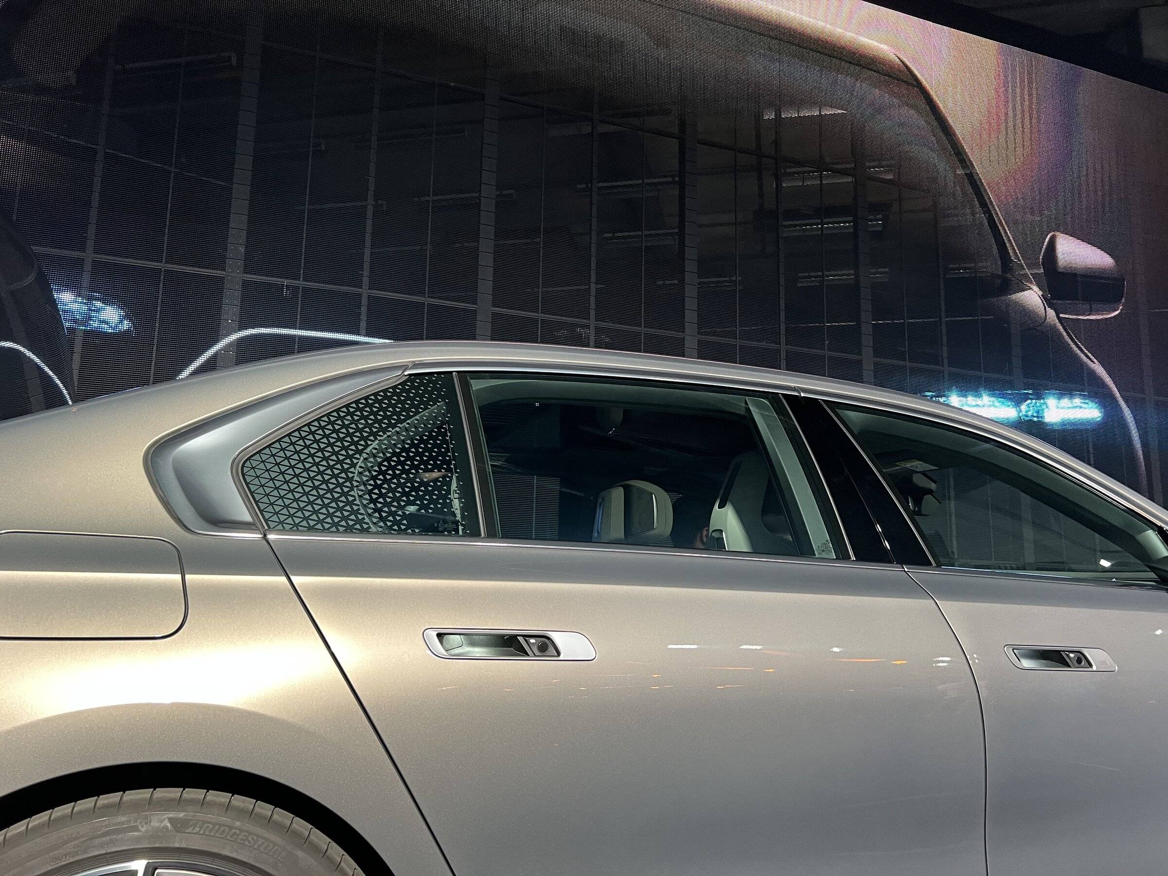 Porsche Taycan The New 7 Series BMW 18EA50EF-F0A2-4D90-AD5F-230B8B3F3CB9