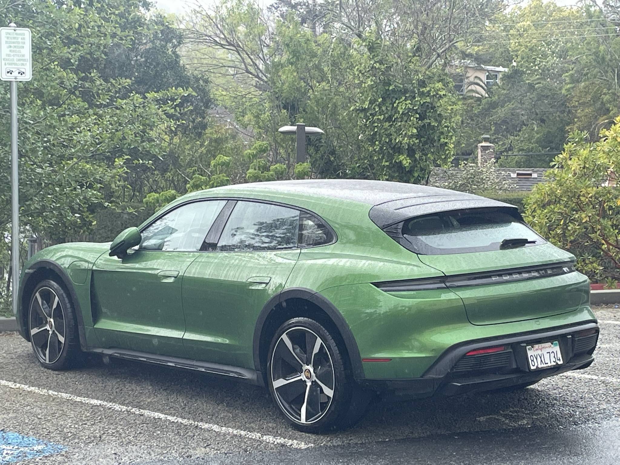 Porsche Taycan MAMBA GREEN Taycan Club 50E2E41F-A693-48EB-AC17-70CDDBFD9C3E