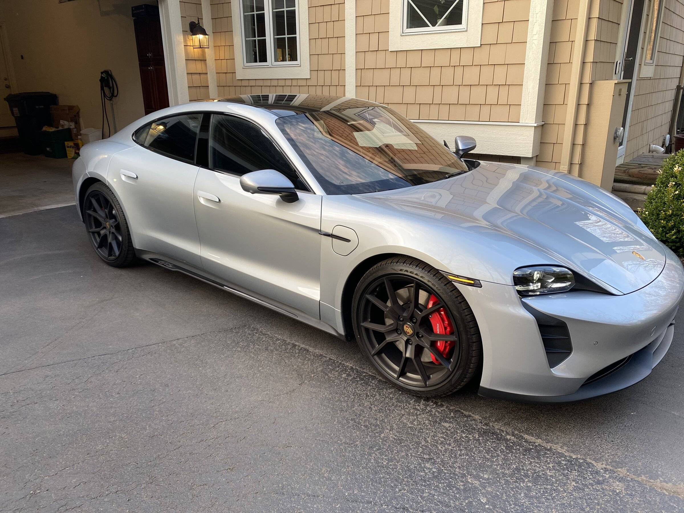 Porsche Taycan GTS USA status B8752233-5F5A-4A37-842A-67824C7747B2