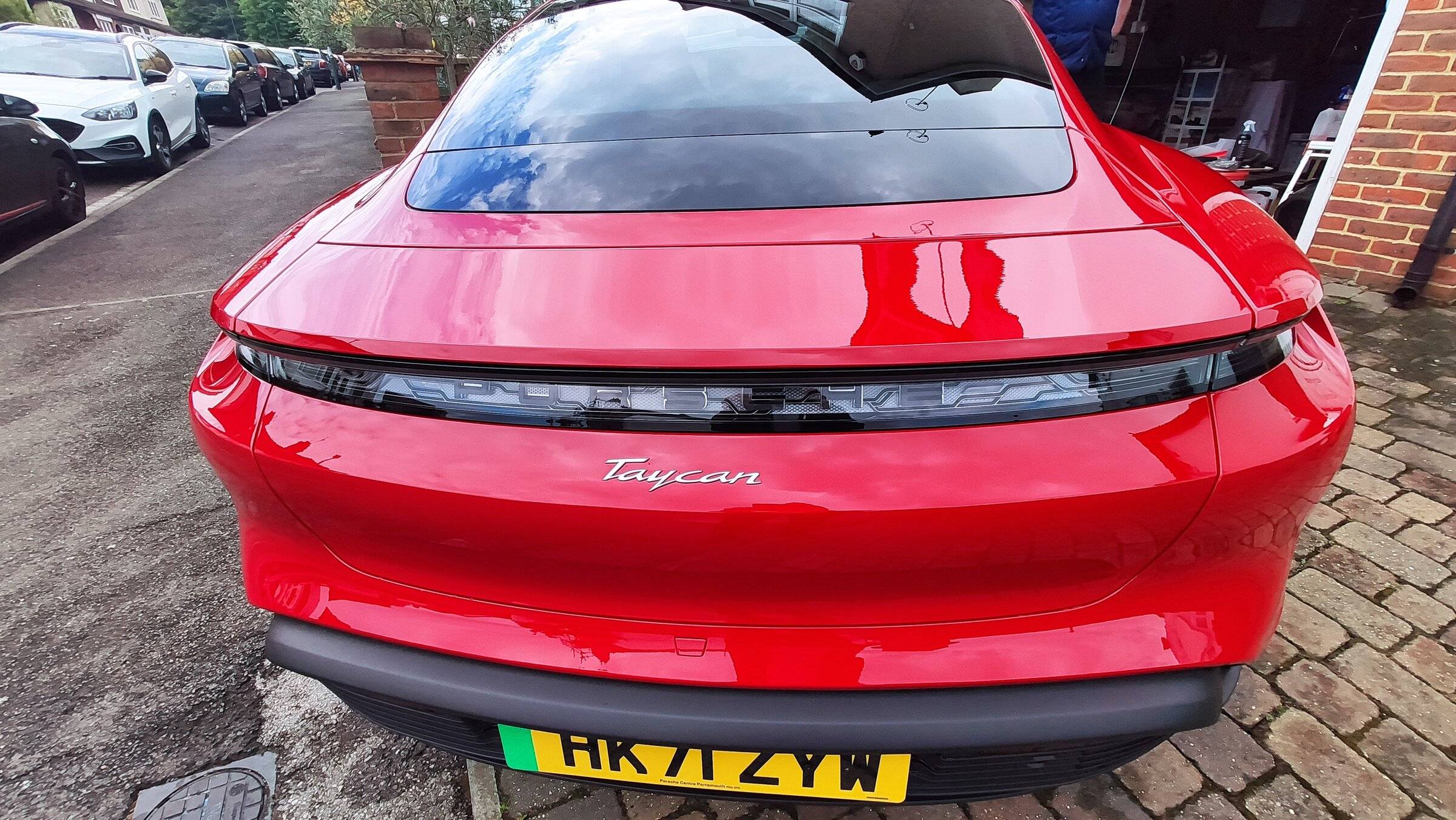 Porsche Taycan CARMINE RED Taycan Club IMG_20220425_160514