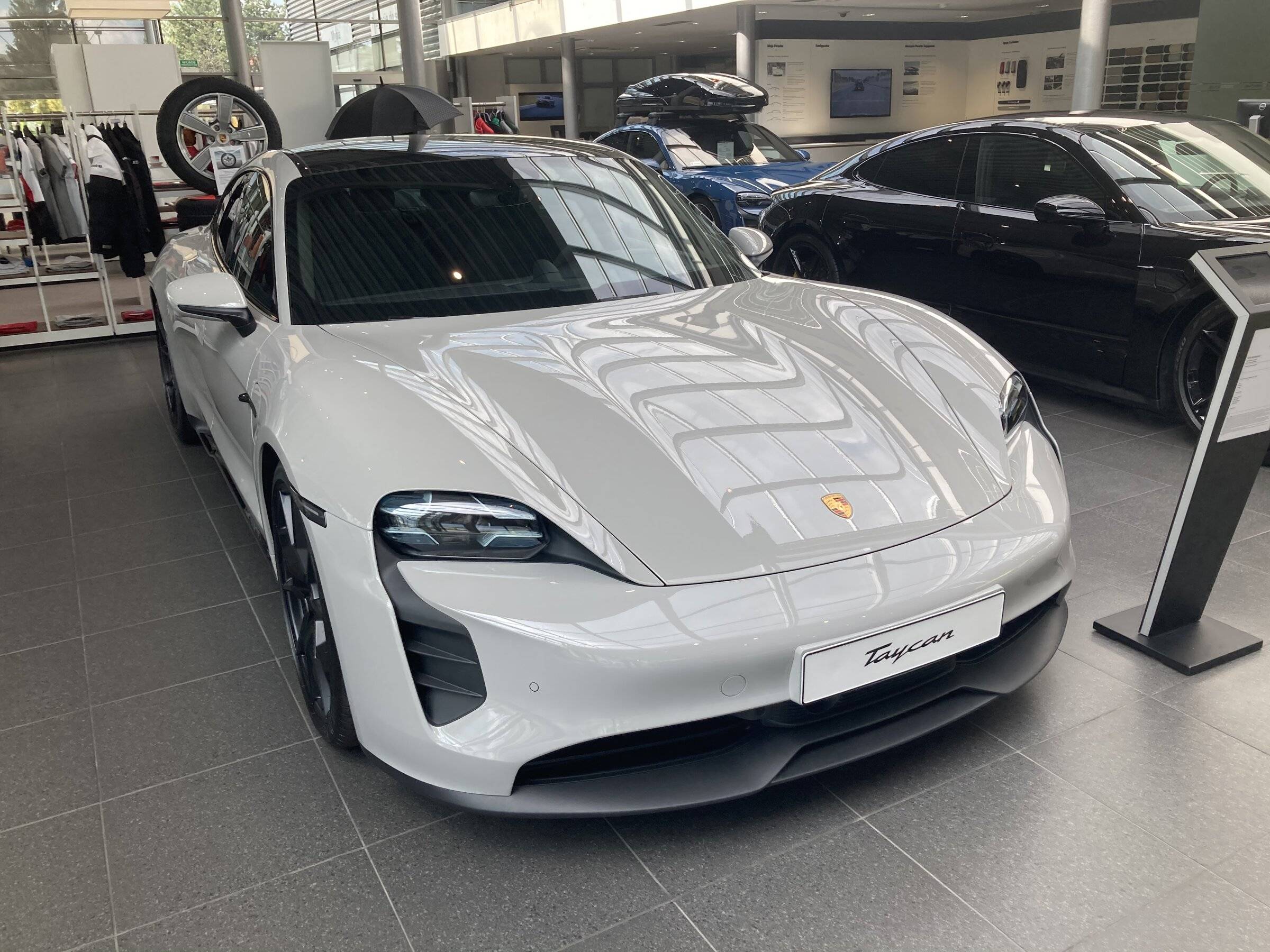 Porsche Taycan Crayon GTS 1F26832B-89B3-4F3C-BBC7-733DE509BF69