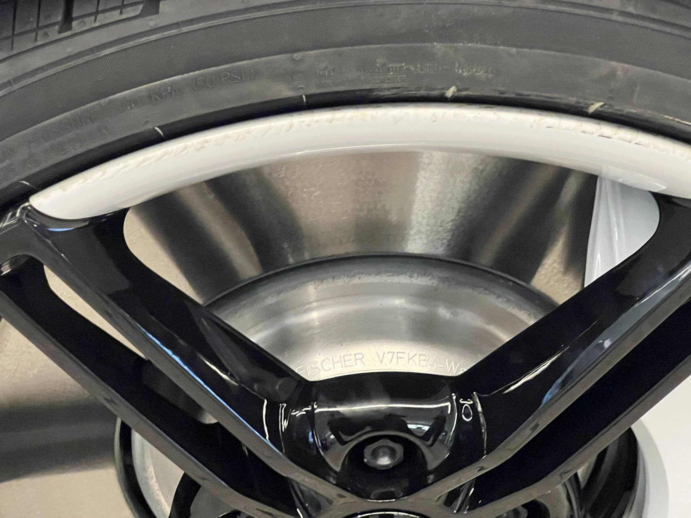 Porsche Taycan Flat Tire Disaster / Taycan 4S / NY EAAC67B2-26CC-4564-B68C-2B3DD211C973