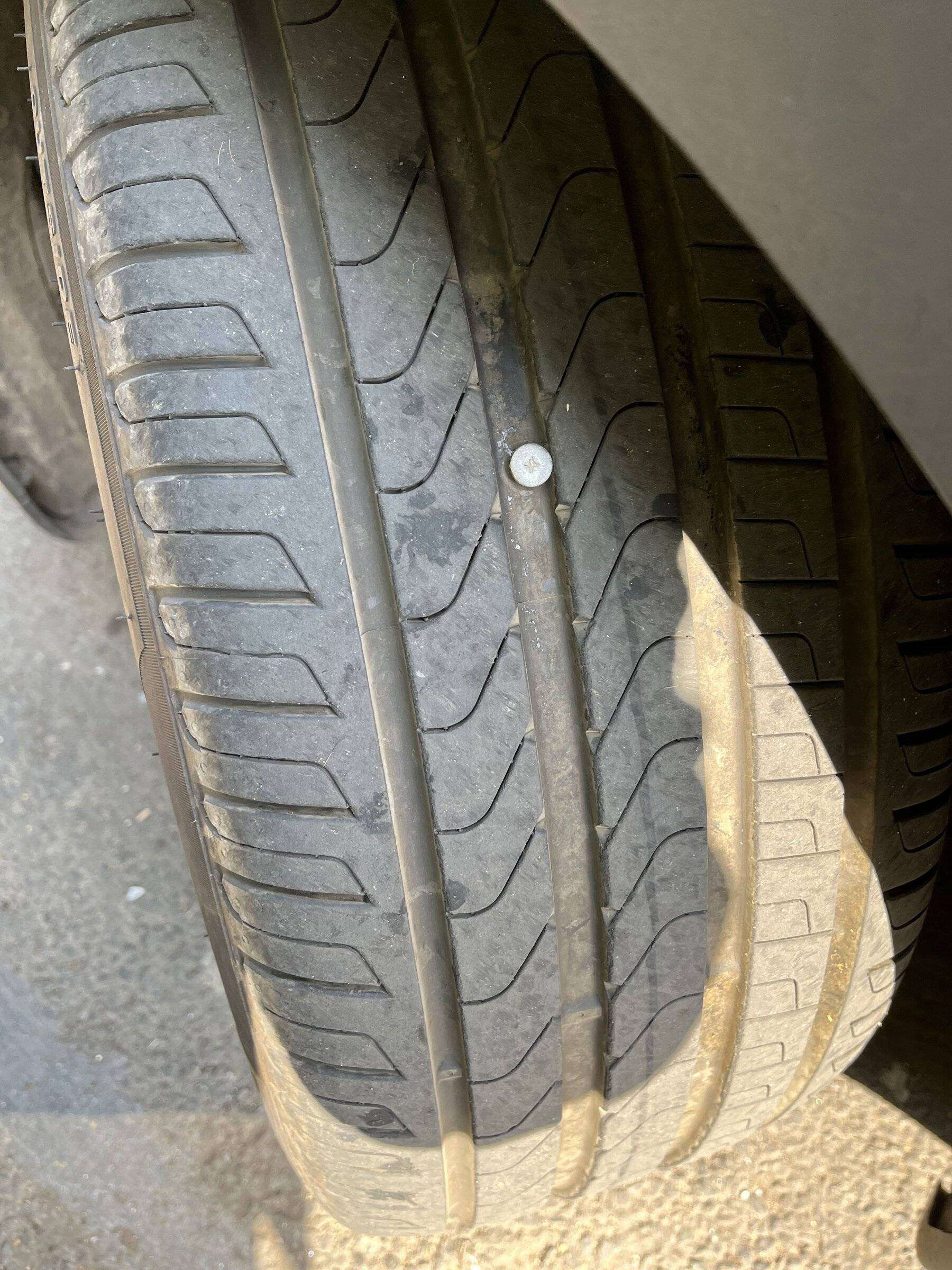 Porsche Taycan Flat Tire Disaster / Taycan 4S / NY tempImageupn1M4
