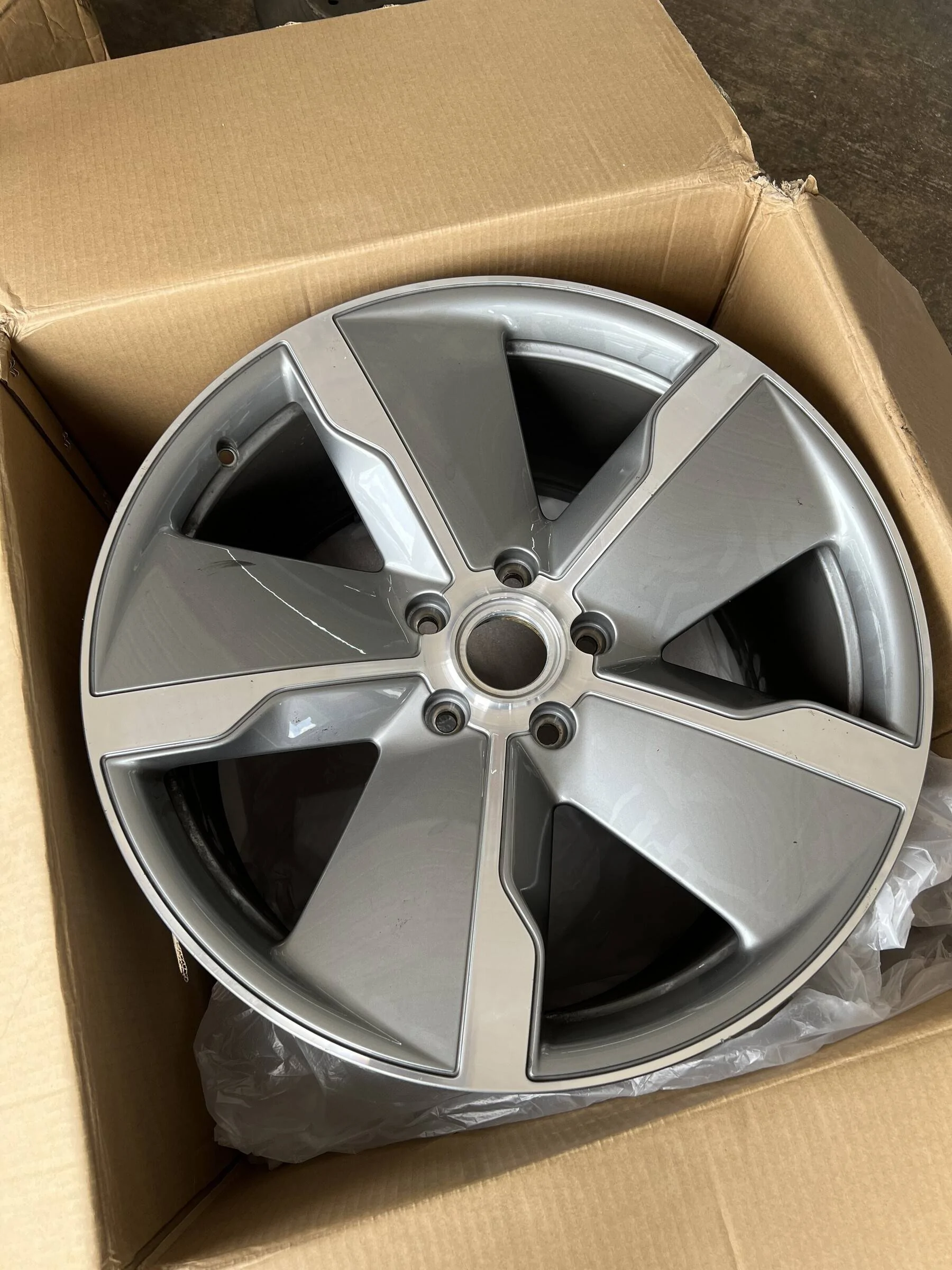Porsche Taycan Feeler 21" Taycan Exclusive Design Wheels 6RER5g