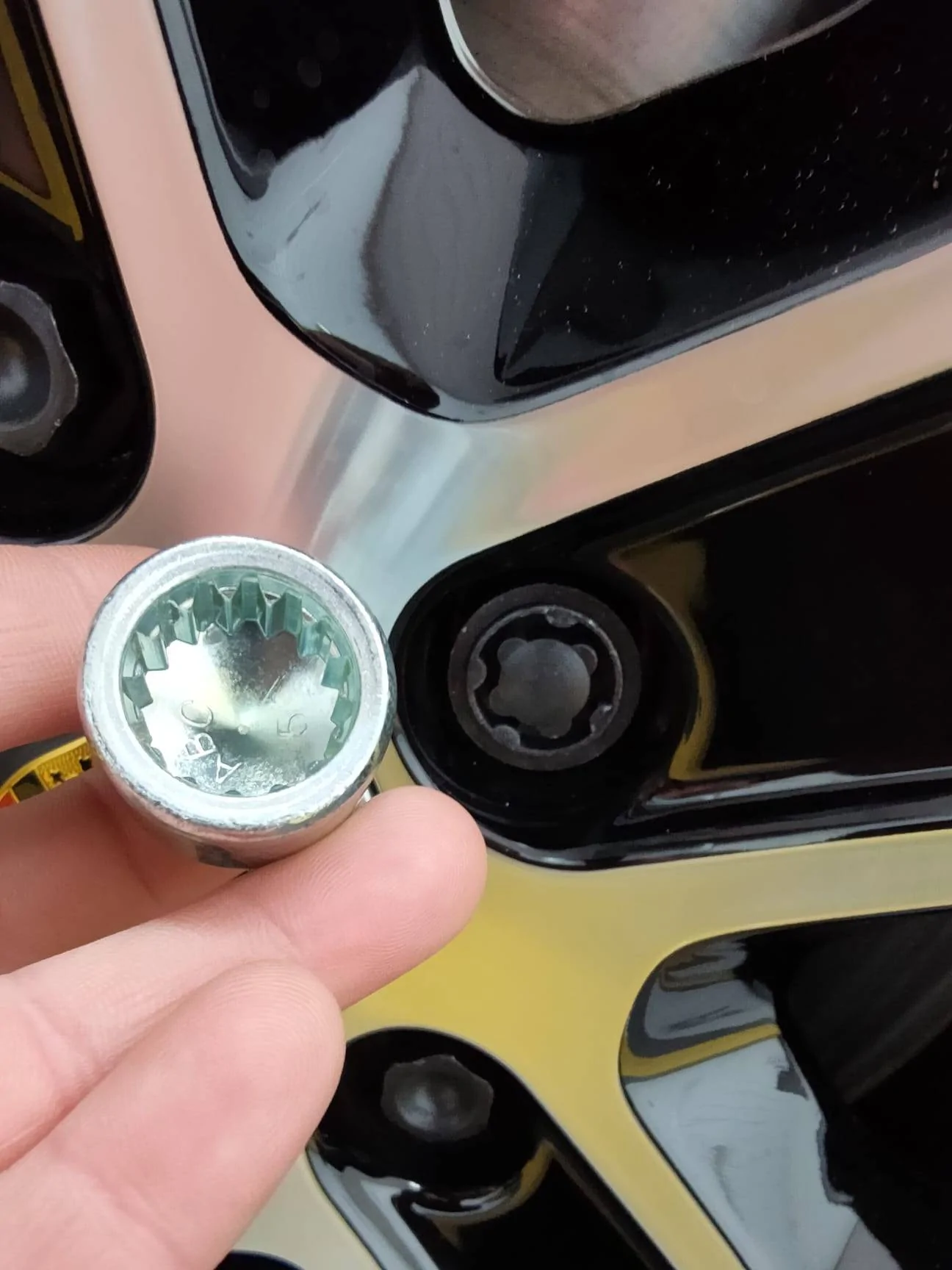 Porsche Taycan Car came with wrong locking wheel nut key EB4E5C64-0302-4343-A364-4D99D0FC2AFD