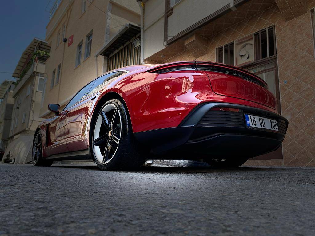 Porsche Taycan CARMINE RED Taycan Club IMG-20220428-WA0012