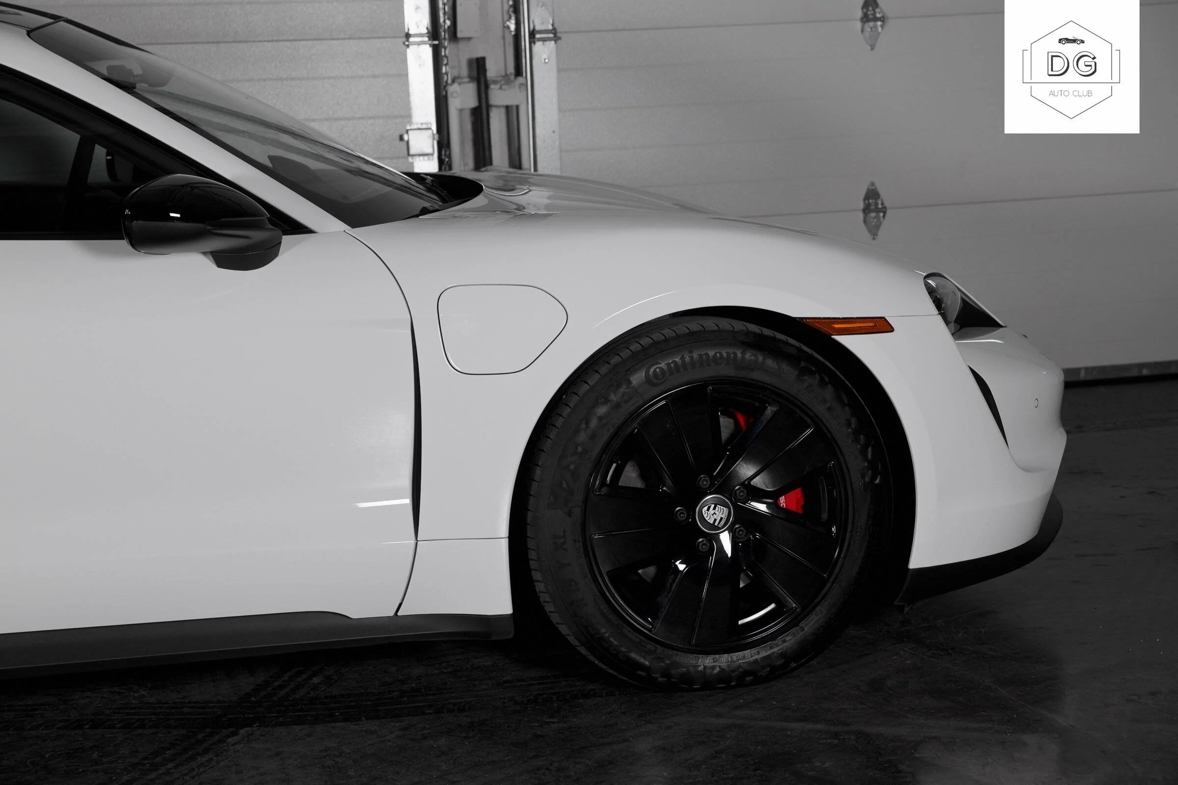 Porsche Taycan OEM blacked out 19" wheels 1F21404B-4CE7-4594-878A-9DB82A27D026
