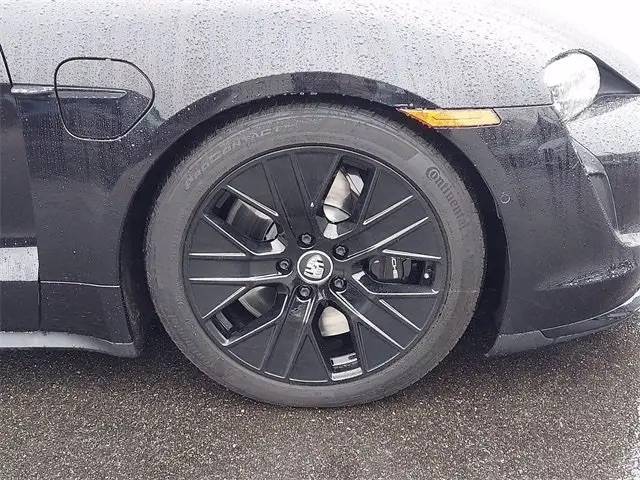 Porsche Taycan Anyone painted their 20s black? C51F5C7D-30E4-4C42-9A32-3116F0E129E7