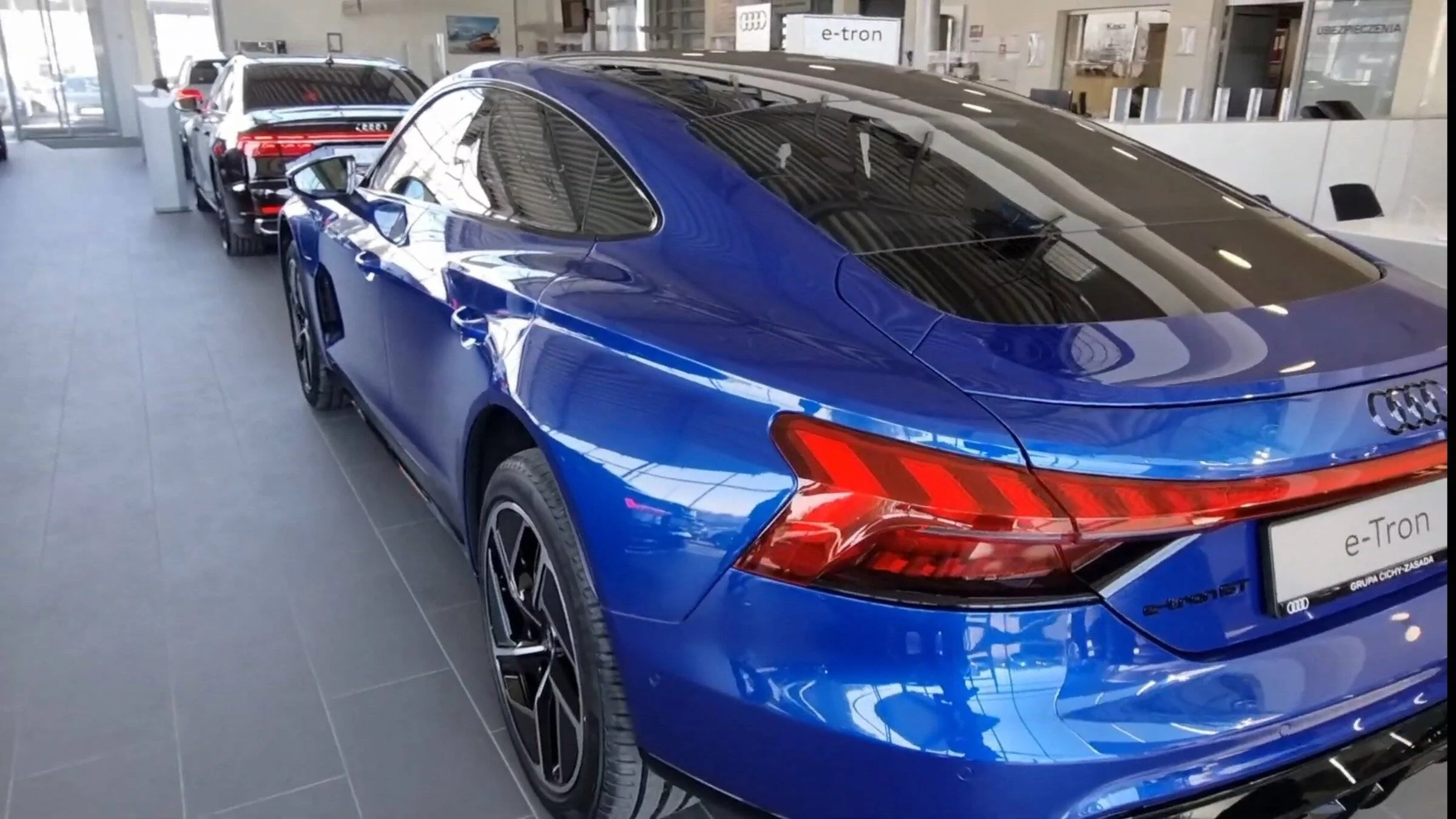 Porsche Taycan Audi Exclusive colors  for the E-Tron GT Screenshot_20220504-044320_YouTu
