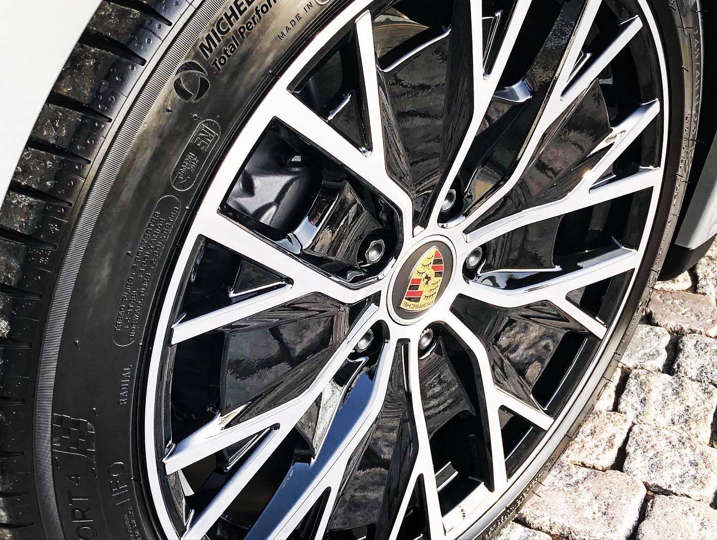 Porsche Taycan My Dolomite Silver CT 4 has arrived at the dealer F4C0F251-EC11-45F0-B4A7-305CDEB340CF