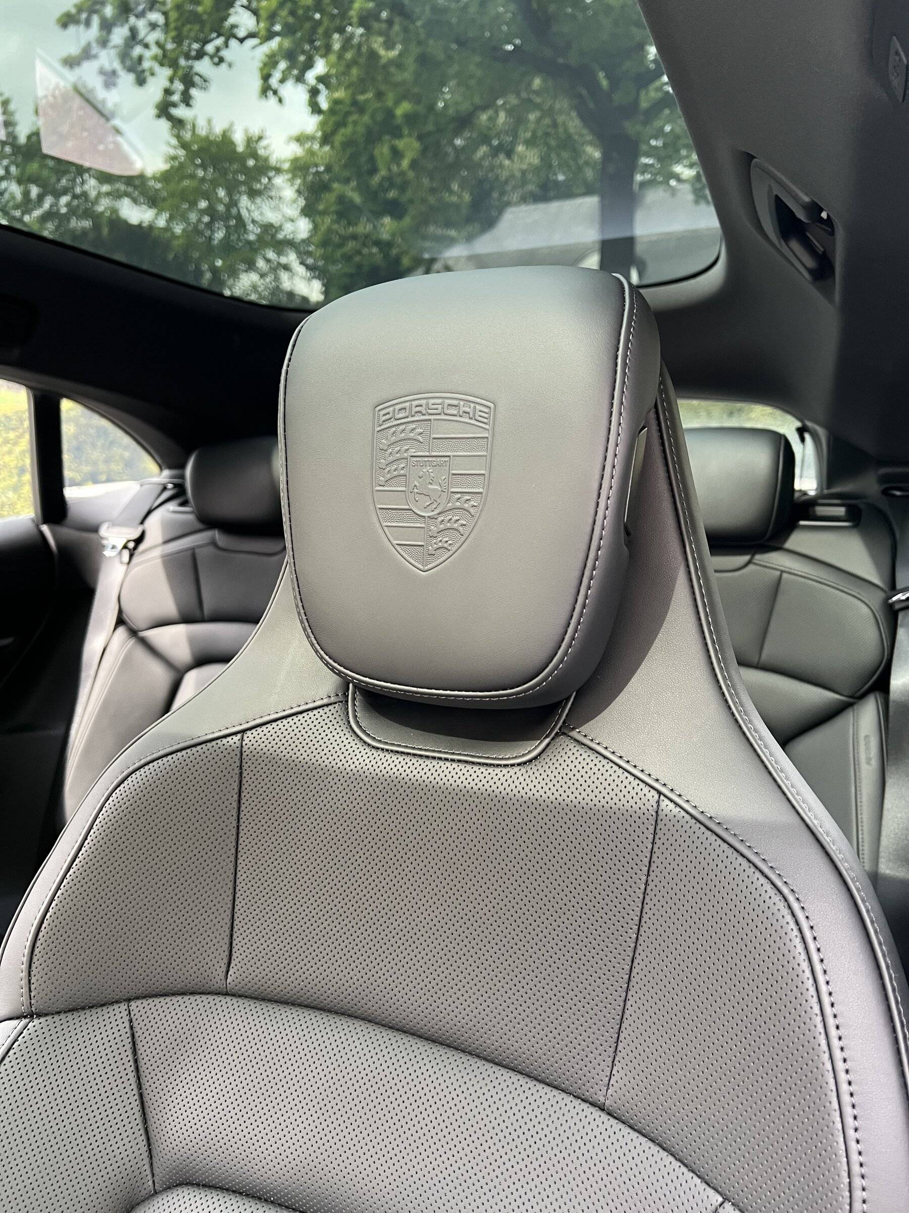 Porsche Taycan My Dolomite Silver CT 4 has arrived at the dealer 316C6CC4-C7AB-4D87-8CCF-53E85B3279D2