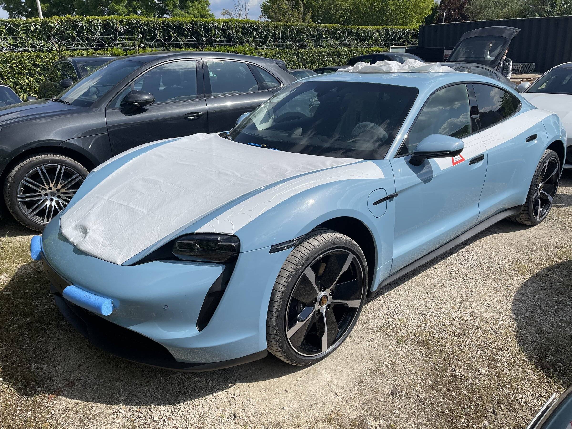 Porsche Taycan FROZEN BLUE Taycan Club 3BC7A49F-6D5A-4192-9952-73C5D34D3A49