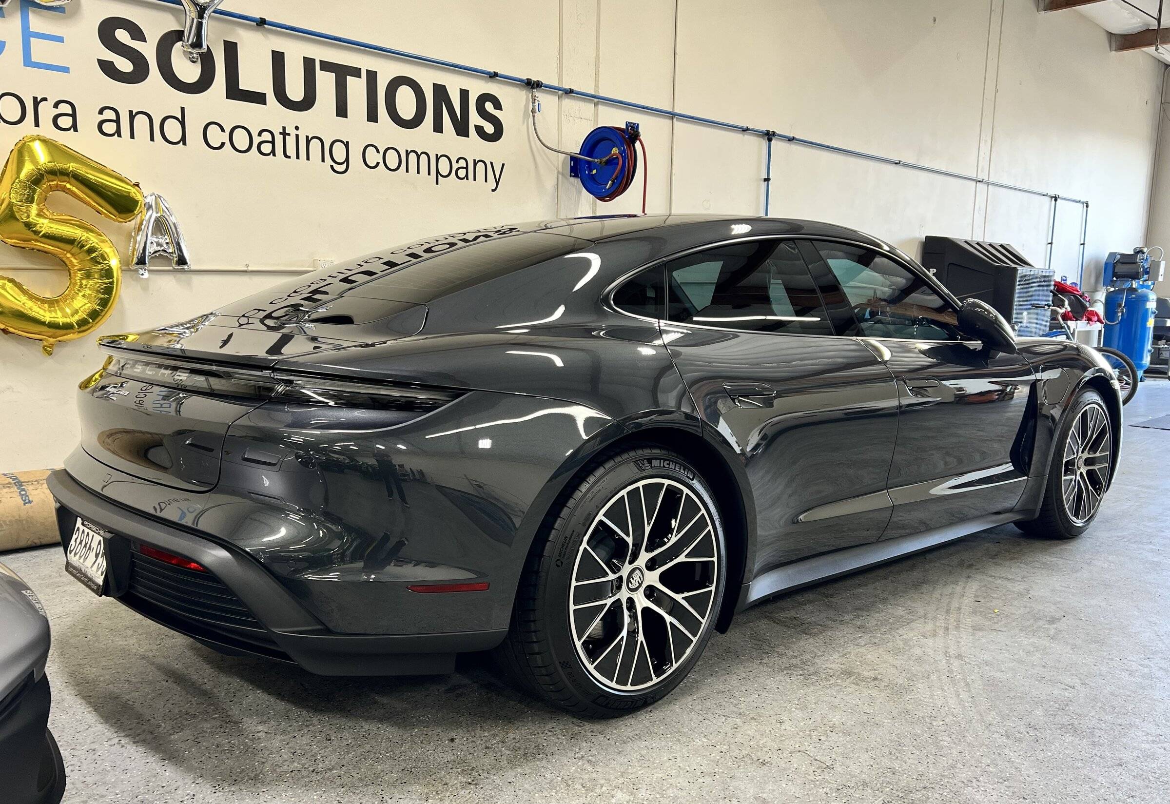 Porsche Taycan VOLCANO GREY Taycan Club EAF1631B-0A06-41DC-A2A5-280CC32469F3