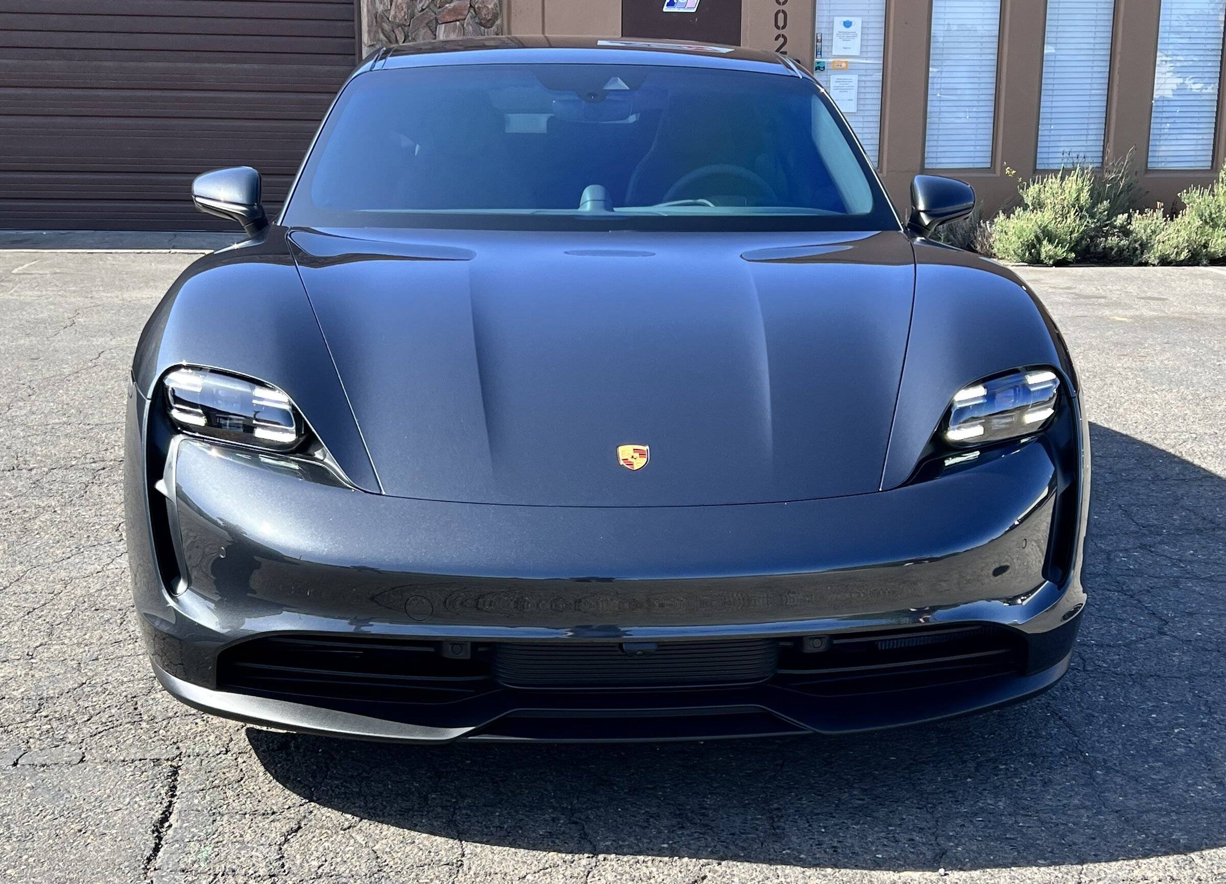 Porsche Taycan VOLCANO GREY Taycan Club 1FC03A7A-769E-4E8C-A3AE-2E50C25B494F