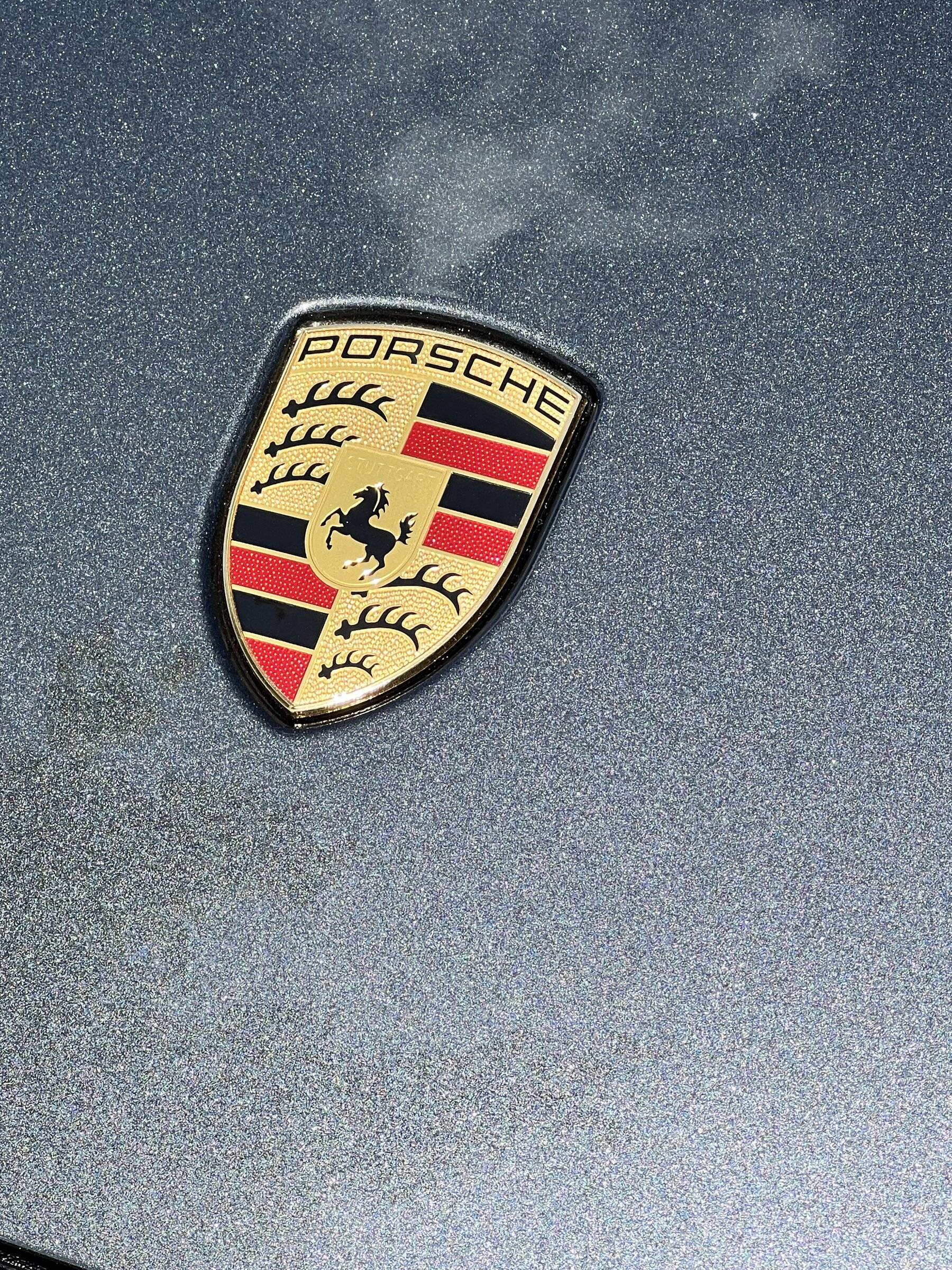 Porsche Taycan VOLCANO GREY Taycan Club 630407E0-9B5A-4949-93B0-8AEF7EDED33E