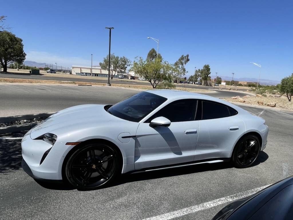 Porsche Taycan ICE GREY Taycan Club 302B8D24-34CE-4950-8E23-B4F710F4A961_1_105_c