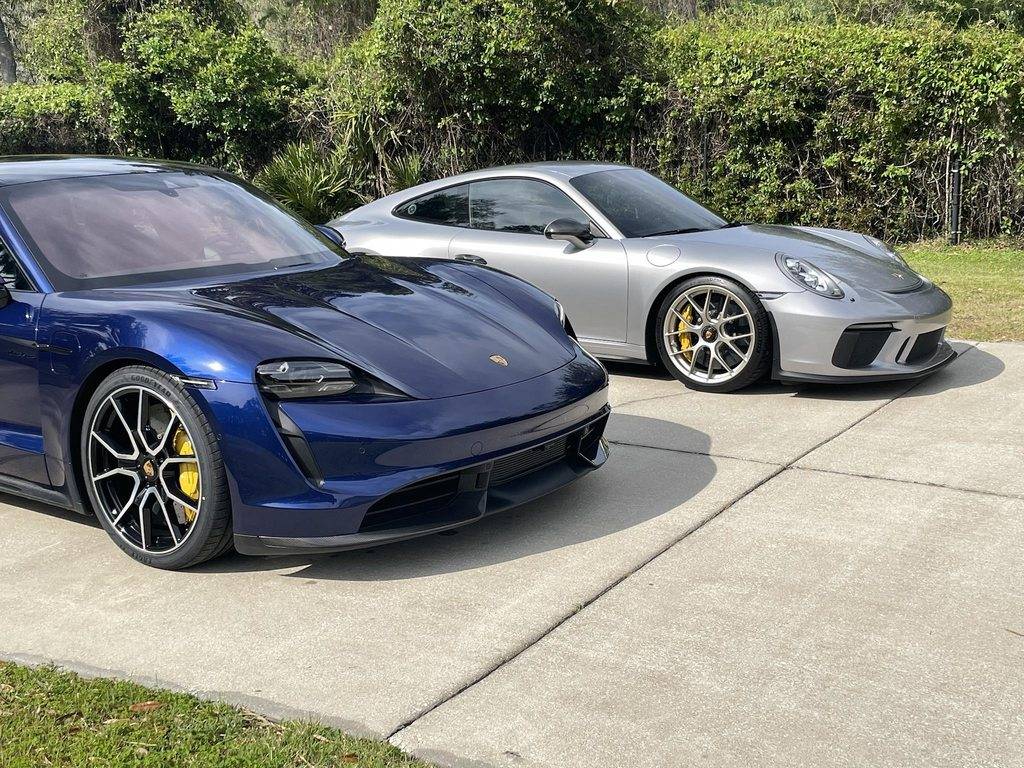 Porsche Taycan The Iconic 911 vs The (future-iconic) Taycan UMWkMkOh