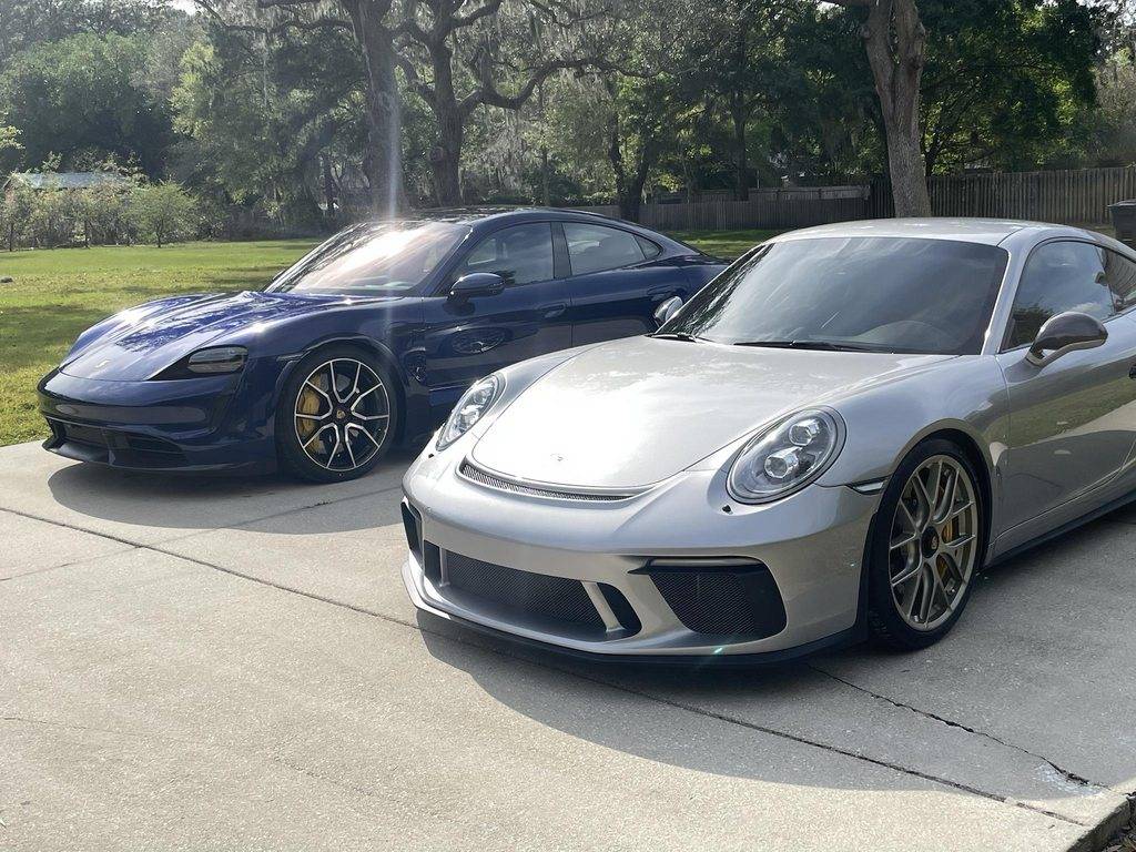 Porsche Taycan The Iconic 911 vs The (future-iconic) Taycan FfPfMlXh