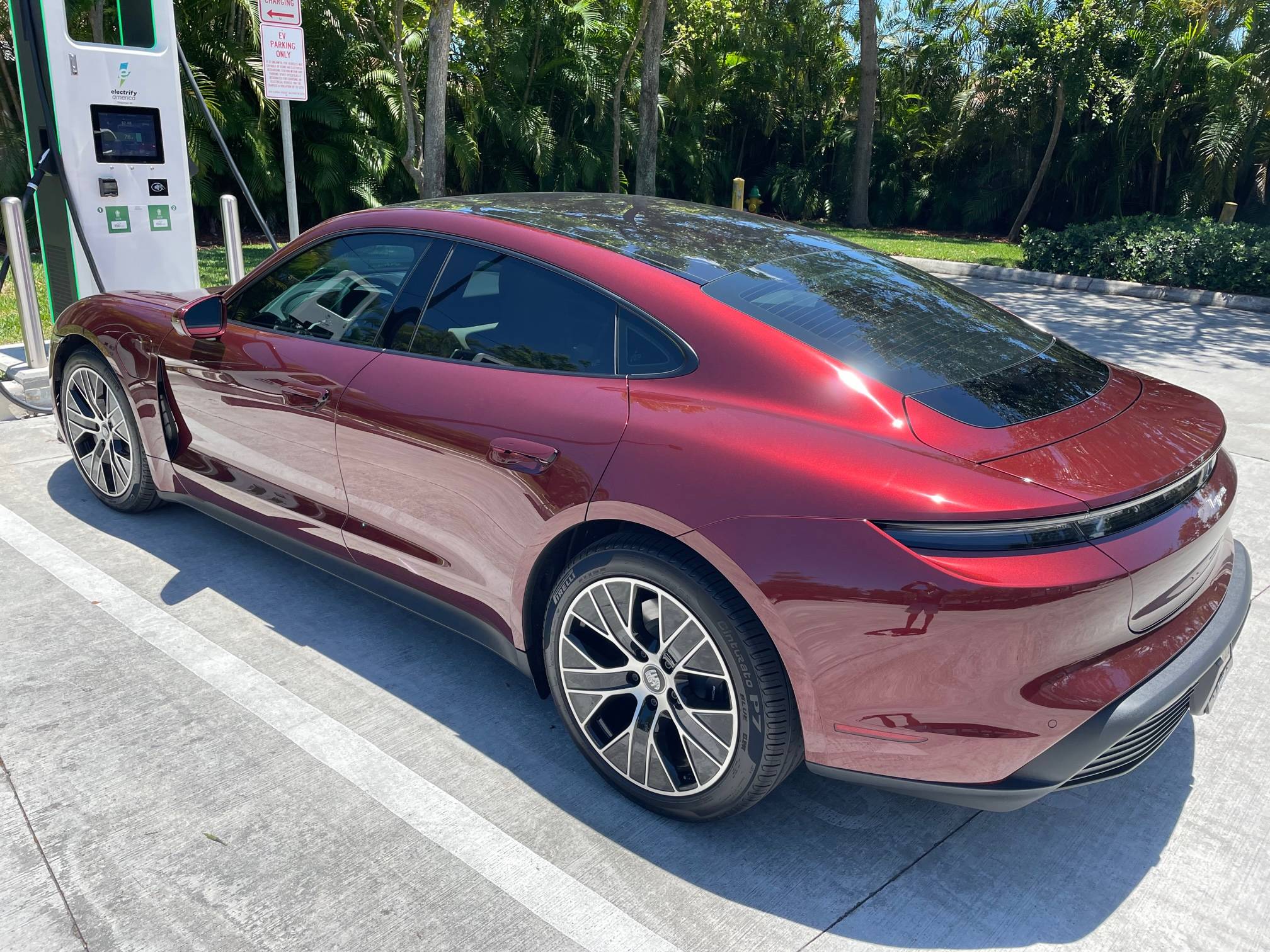 Porsche Taycan Car goes automatically from drive into neutral at a traffic stop 1A91F0A3-B36E-4EAD-936E-B1902F4F89E6