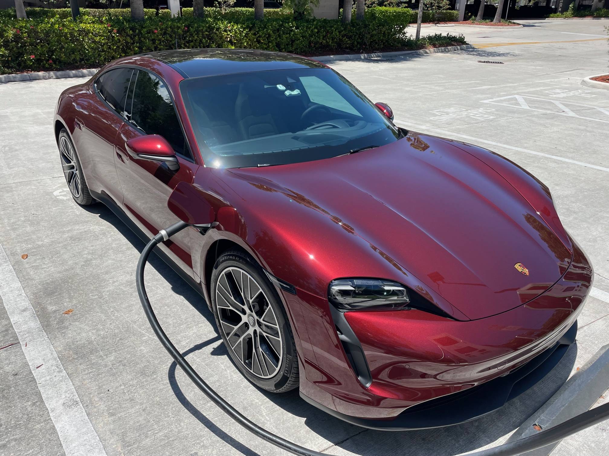 Porsche Taycan CHERRY METALLIC Taycan Club CCDCB00D-632D-4F25-901B-3DCE99F260B3