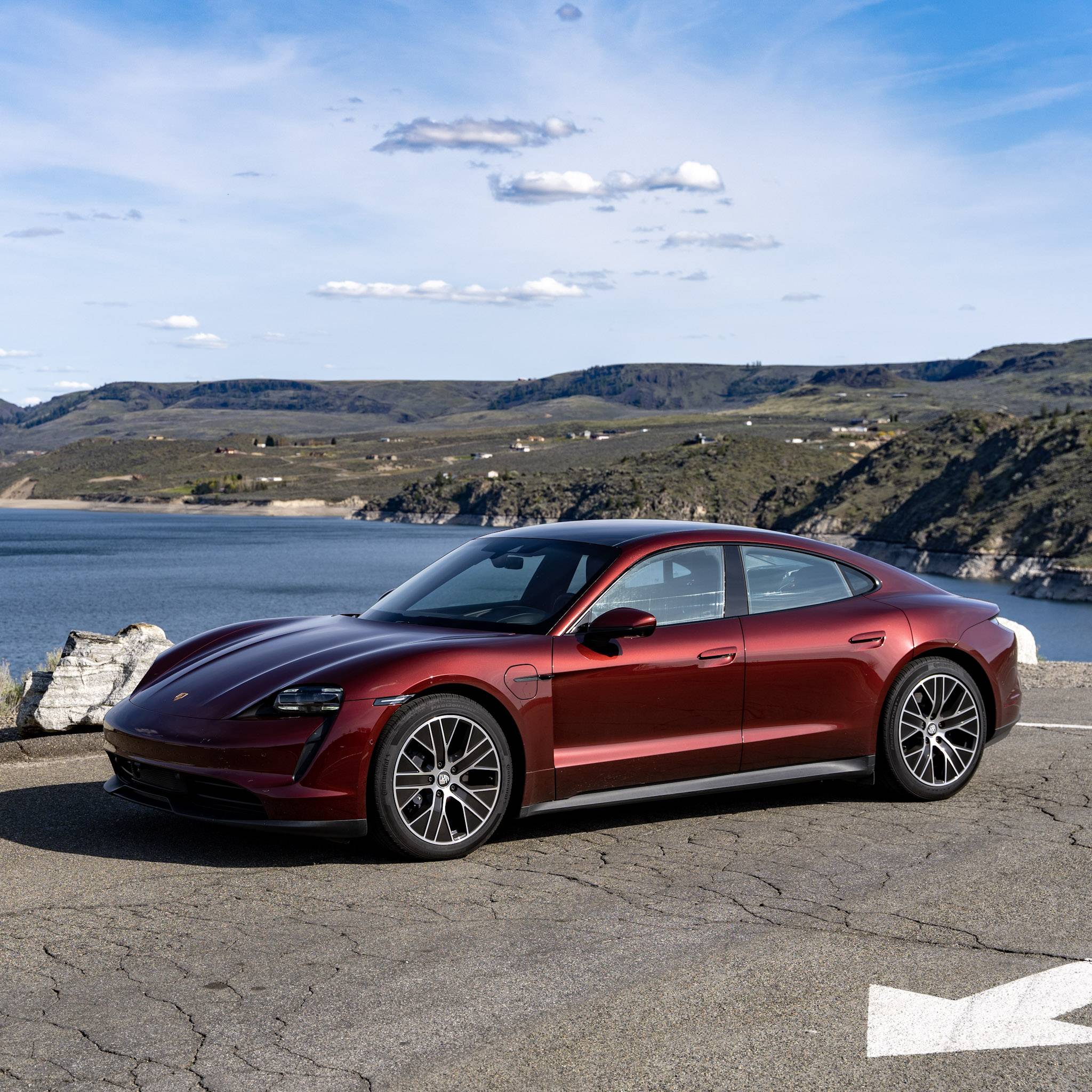 Porsche Taycan CHERRY METALLIC Taycan Club _A7X1378