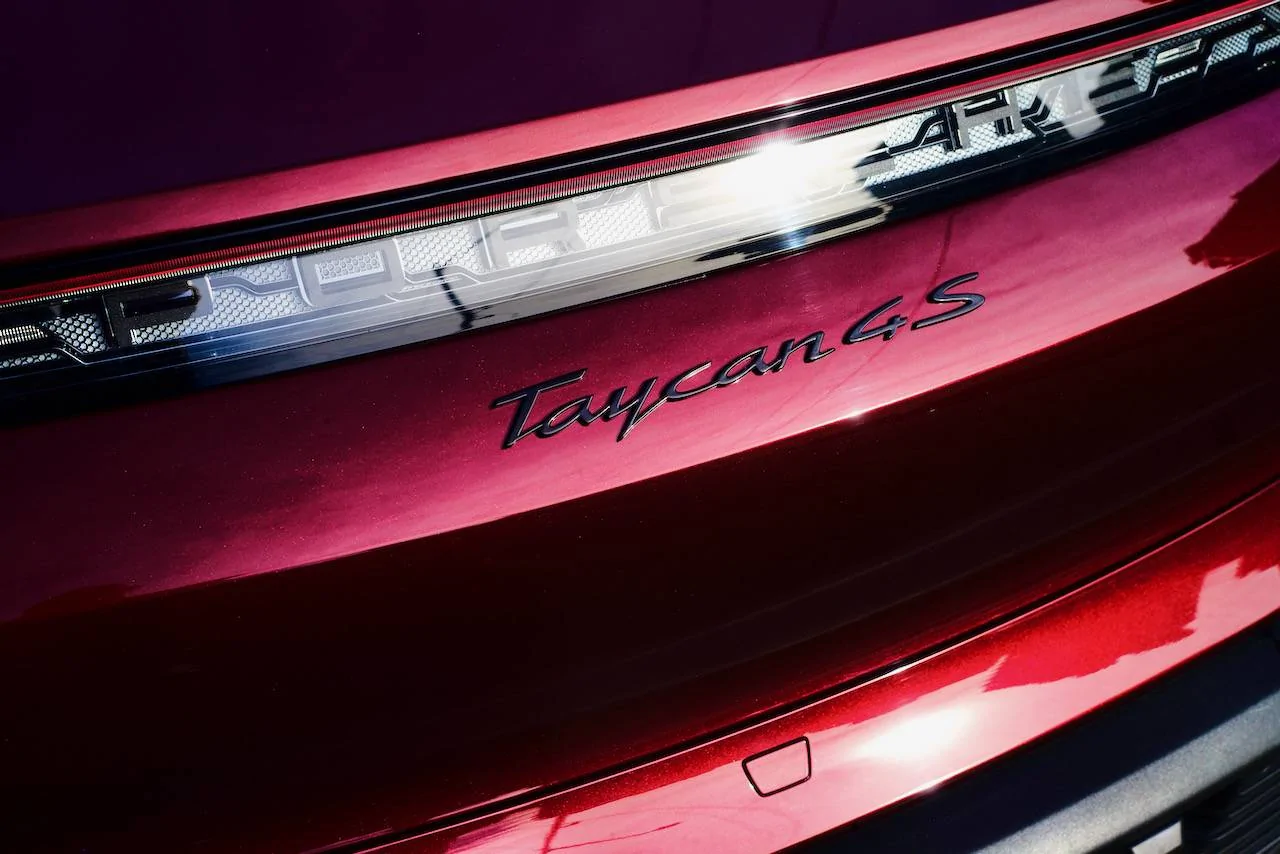 Porsche Taycan CHERRY METALLIC Taycan Club _ TY - 1 (2)
