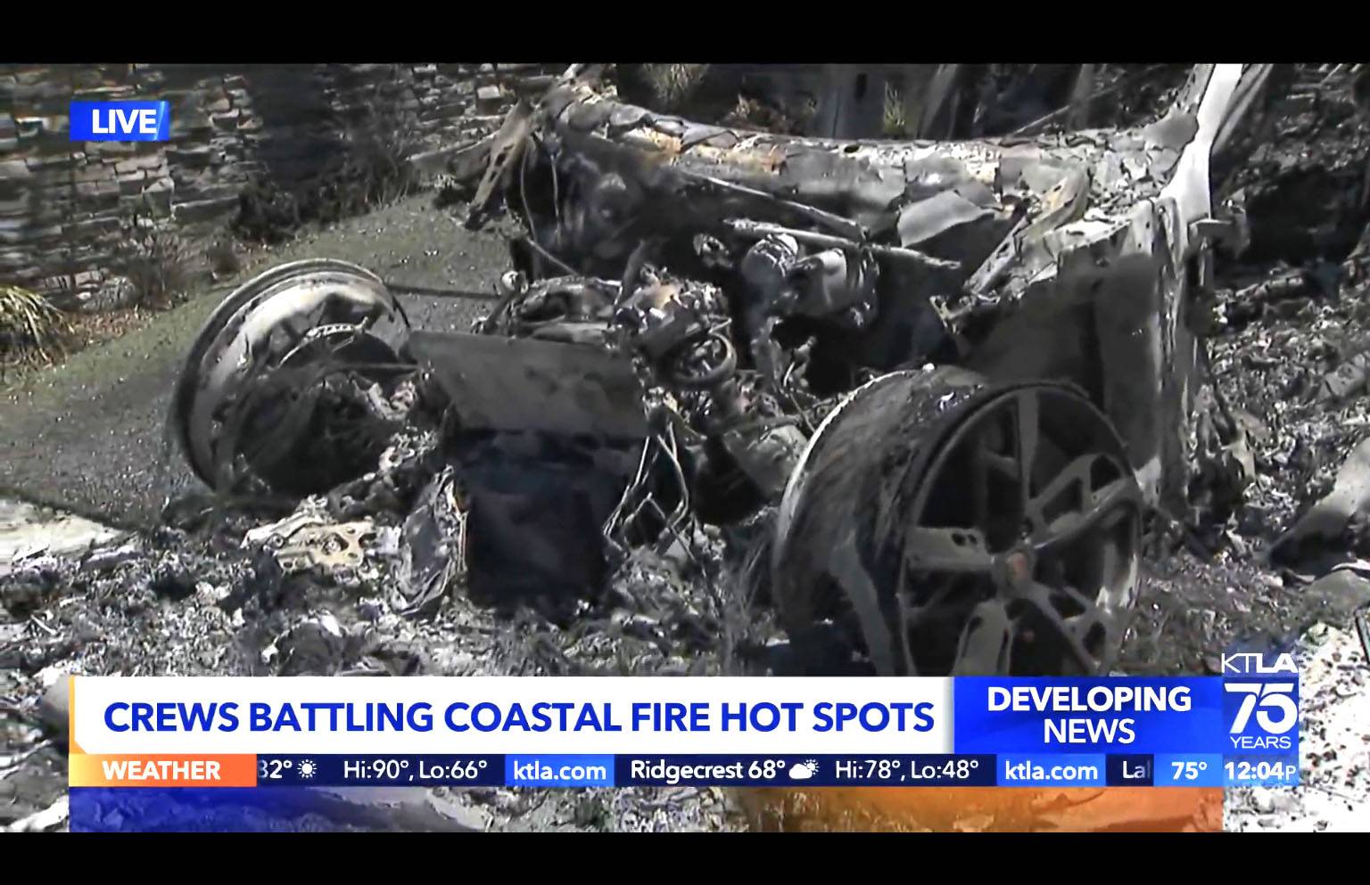 Porsche Taycan Taycan Cross Turismo burns in Laguna Niguel fire C2D9A0F5-193D-4953-B3F0-62F1041D5411