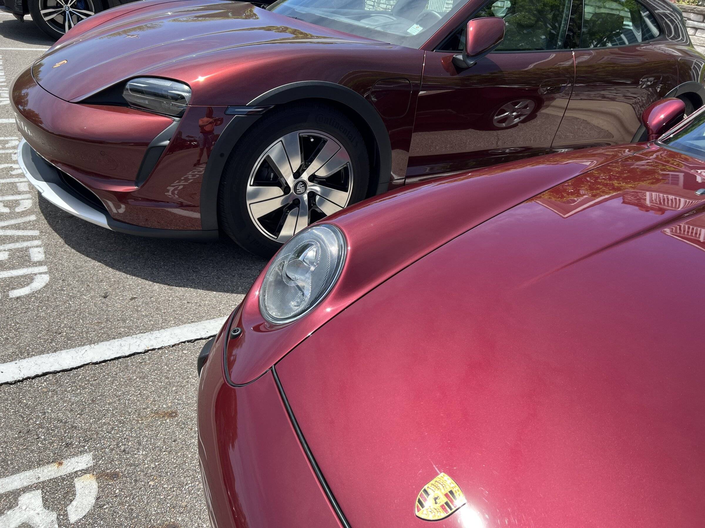 Porsche Taycan CHERRY METALLIC Taycan Club 227E4FCB-8B9C-458F-905D-4DE1D3AB9250