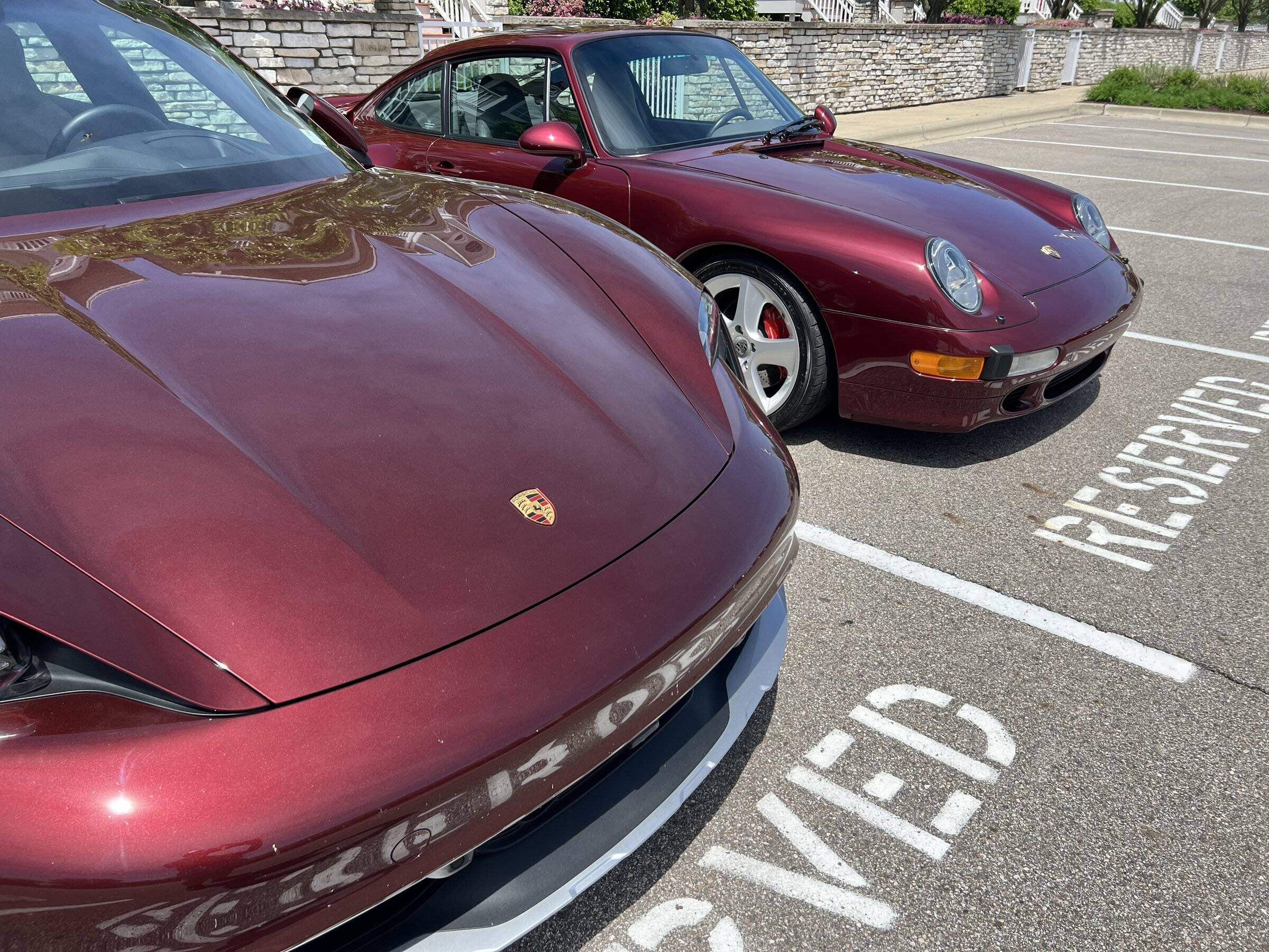 Porsche Taycan CHERRY METALLIC Taycan Club C55285EE-EA82-41E0-A333-20D4F48DEC73