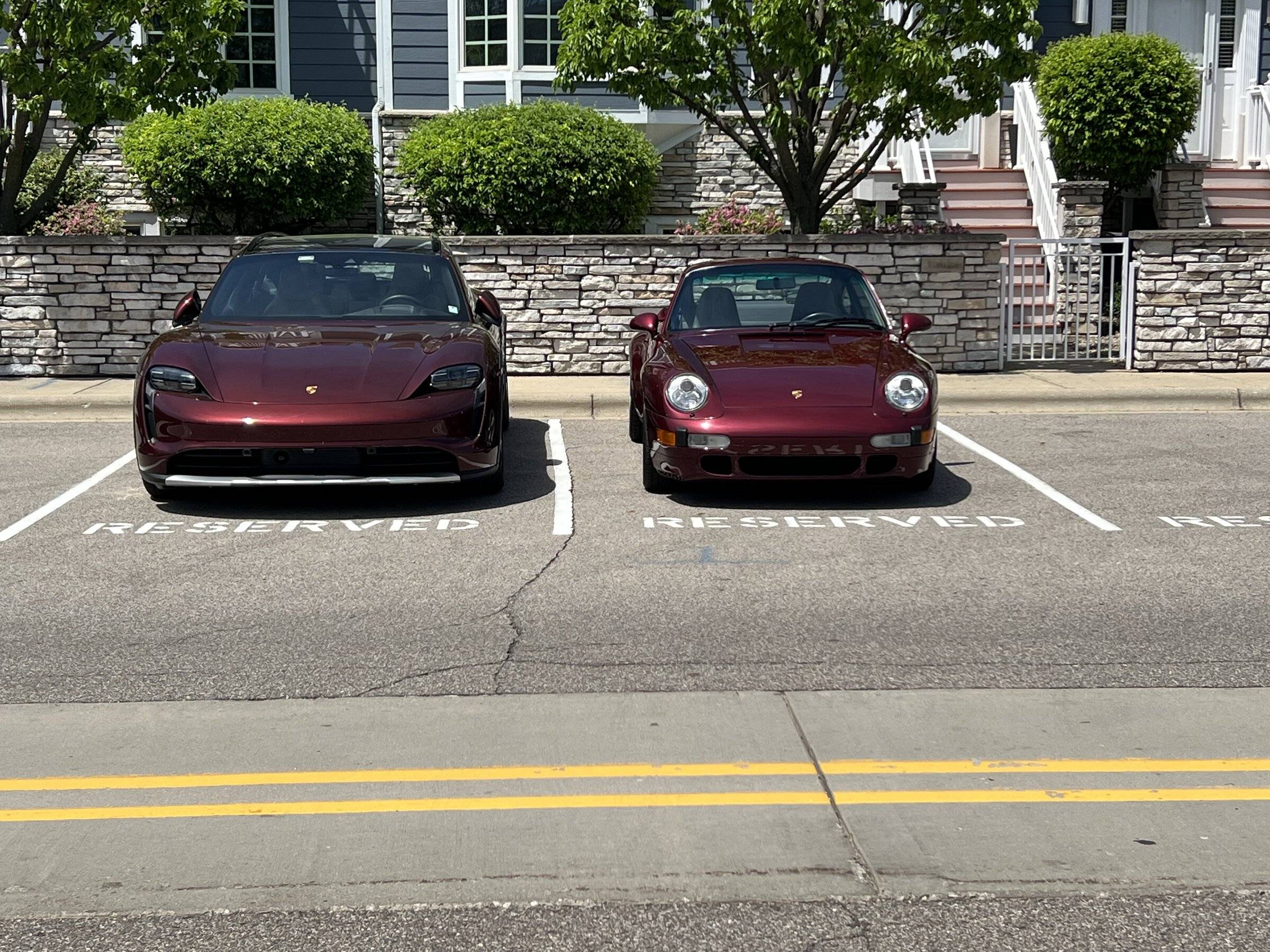 Porsche Taycan CHERRY METALLIC Taycan Club C12C1597-1ADD-40EE-90A6-B93F6349A44B