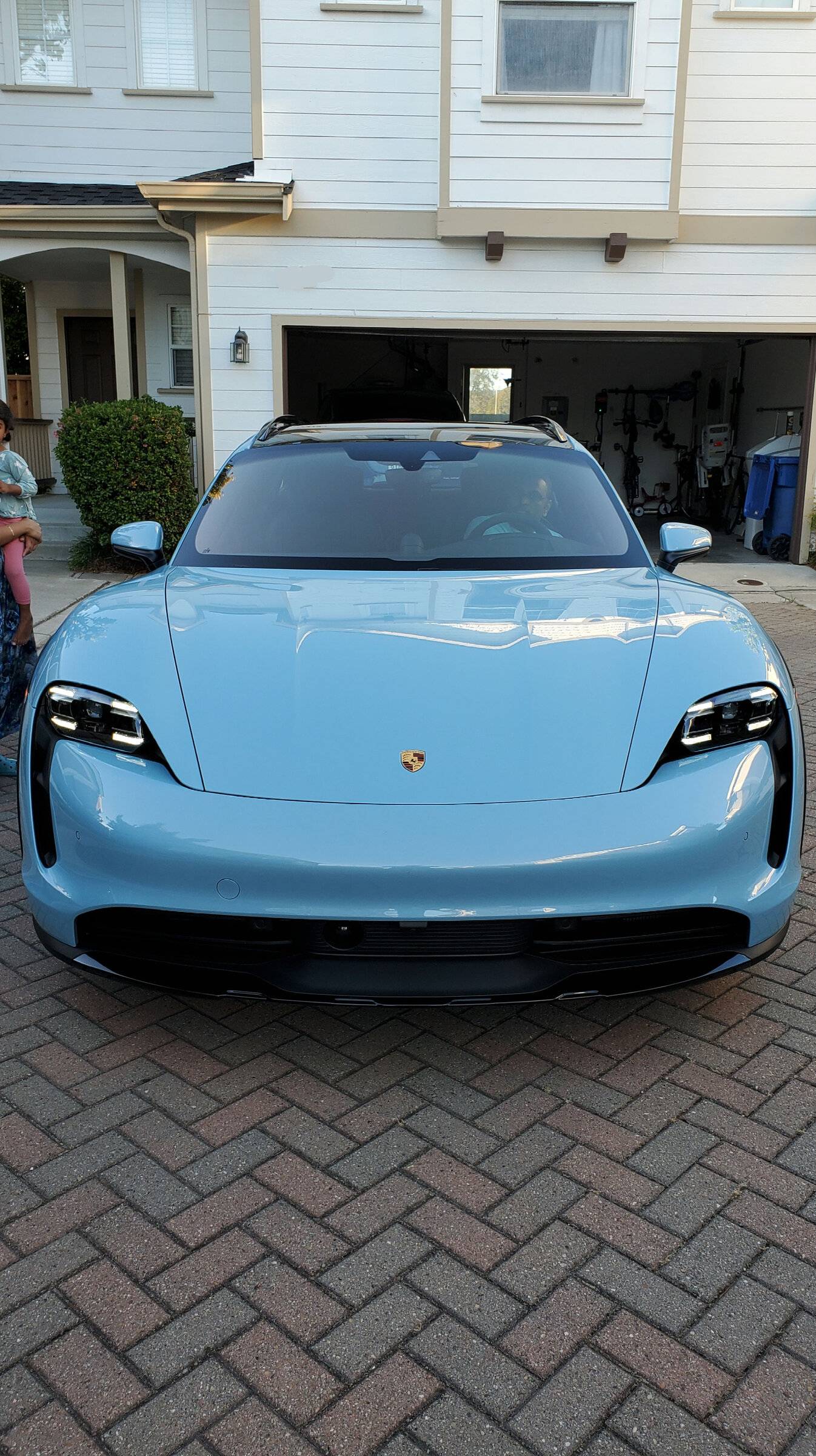 Porsche Taycan FROZEN BLUE Taycan Club 20220513_192140