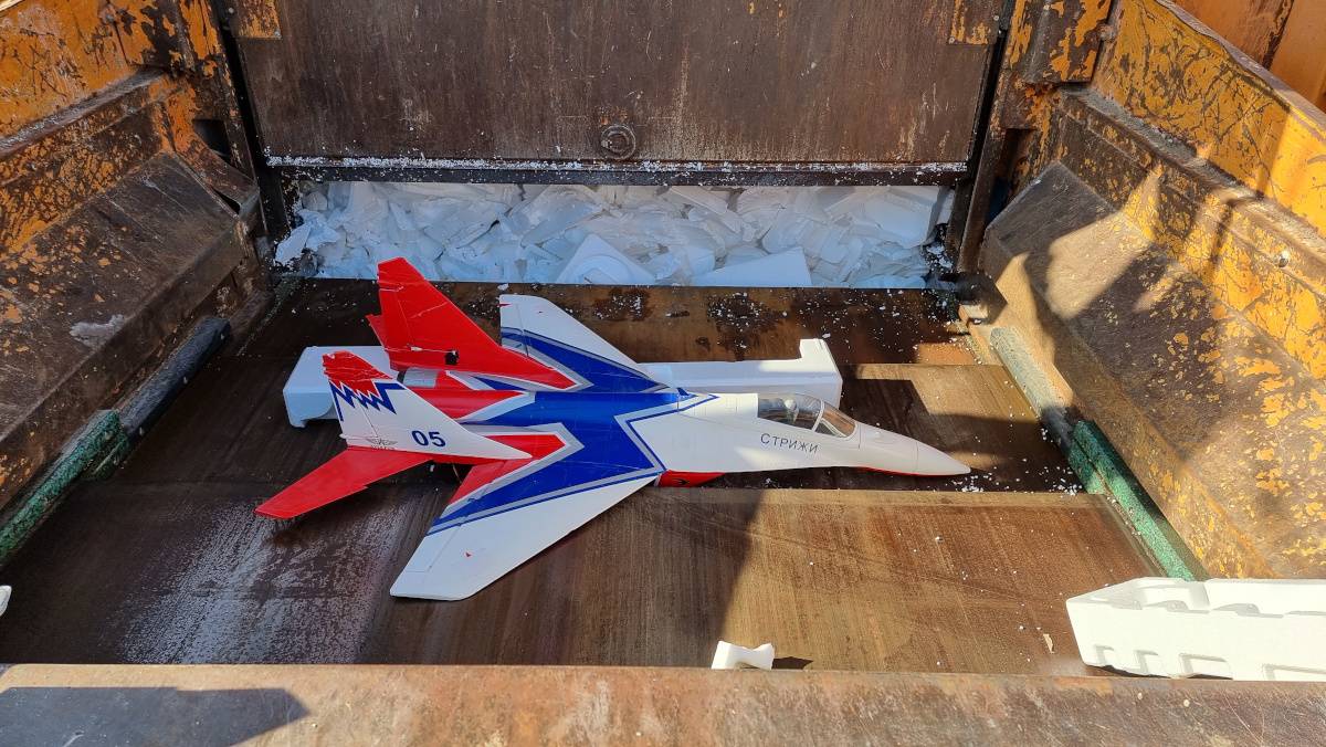 Porsche Taycan Other Hobbies MiG-29_ByeBye_20220414-b