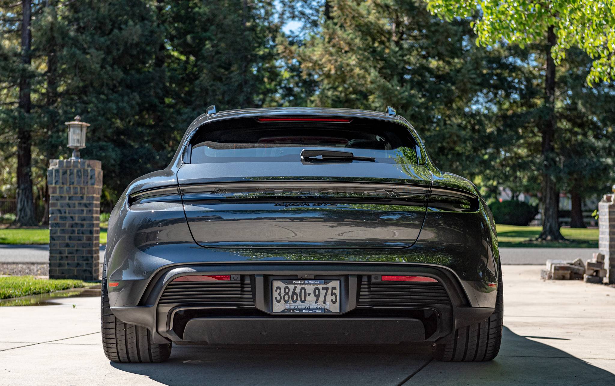 Porsche Taycan VOLCANO GREY Taycan Club SV104 Taycan Brushed Aluminum Daytime-13