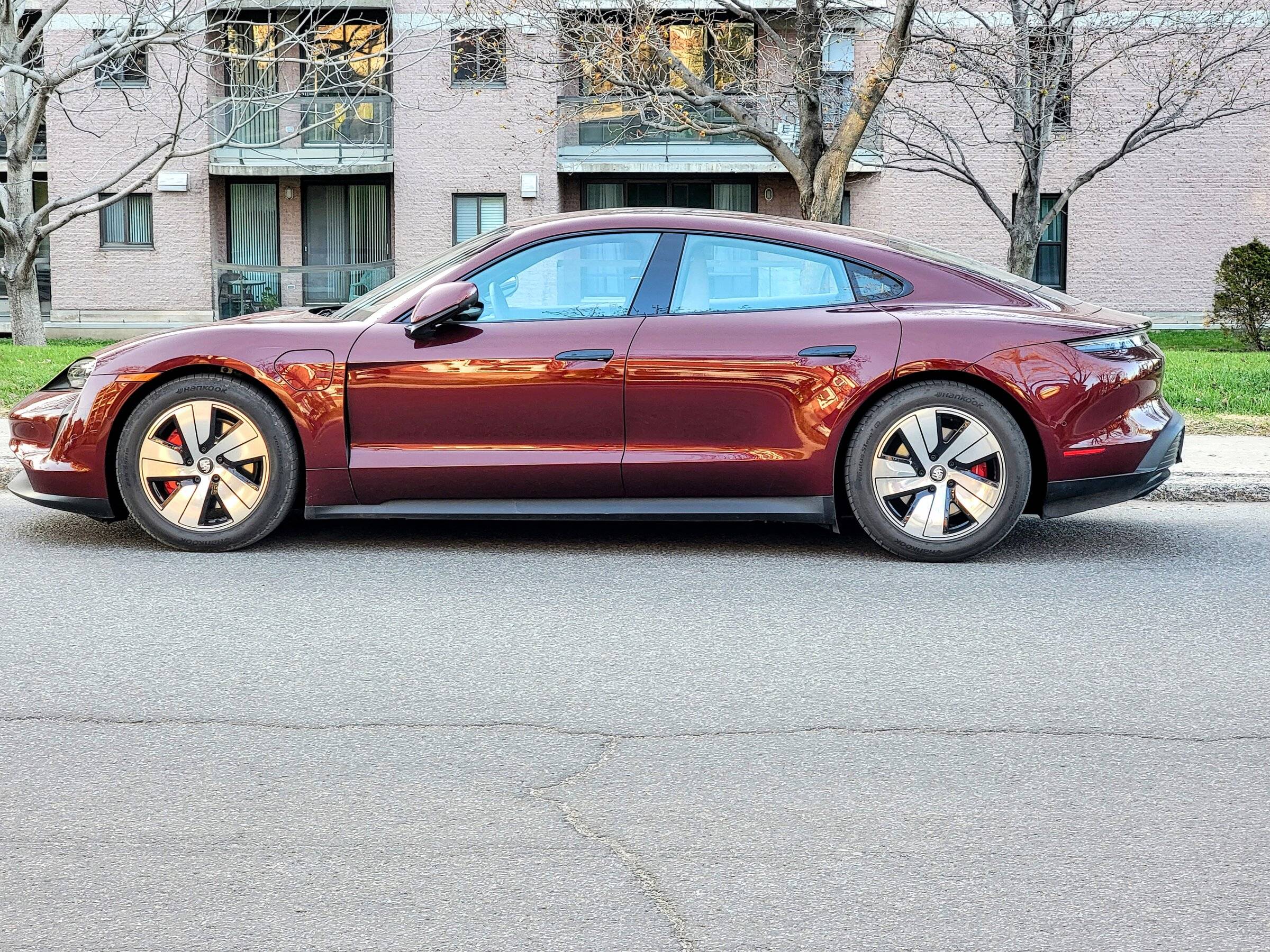Porsche Taycan CHERRY METALLIC Taycan Club 20220510_190022~4