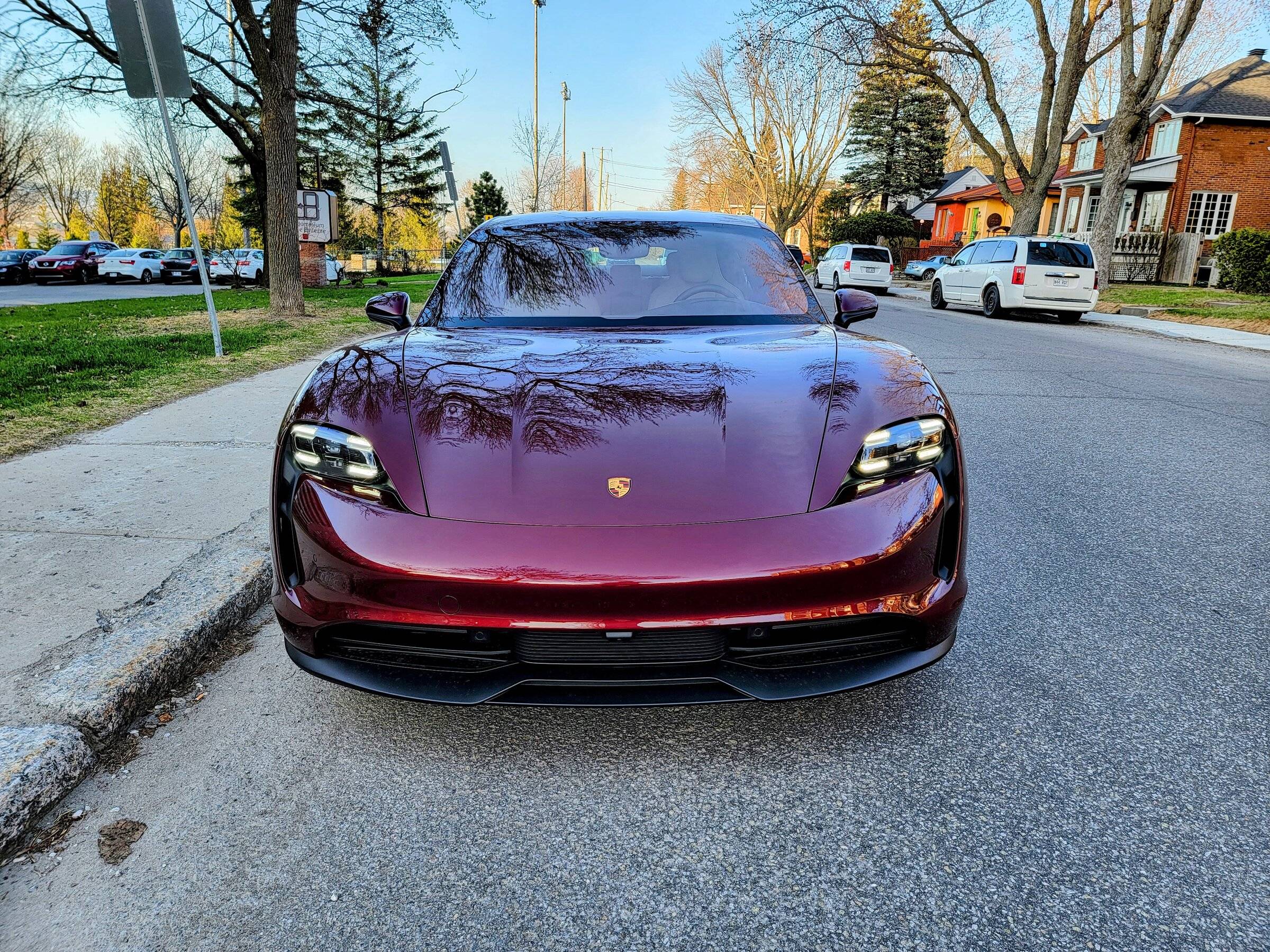 Porsche Taycan CHERRY METALLIC Taycan Club 20220510_185839~2