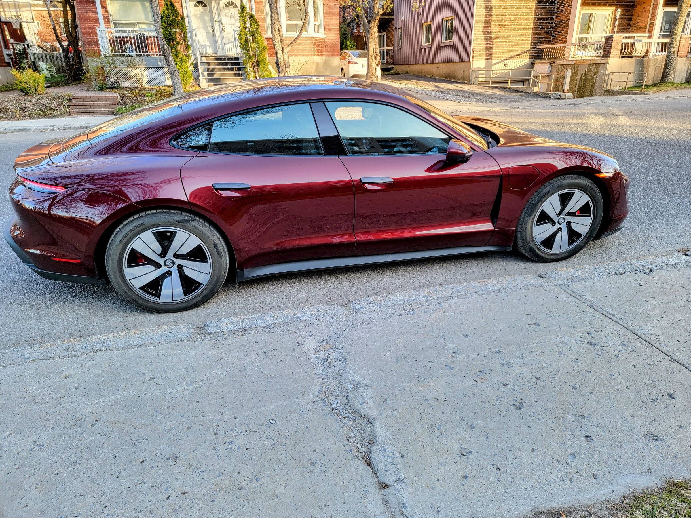 Porsche Taycan CHERRY METALLIC Taycan Club 20220510_185747~2