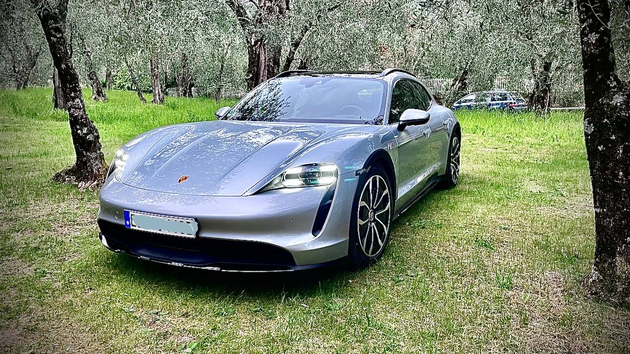 Porsche Taycan Cross Turismo 4 or 4S? Crayon or Dolomite? SV1