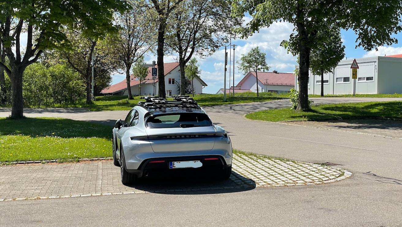 Porsche Taycan Cross Turismo 4 or 4S? Crayon or Dolomite? sv3