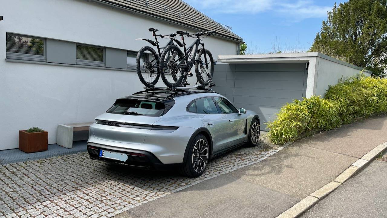 Porsche Taycan Cross Turismo 4 or 4S? Crayon or Dolomite? sv2
