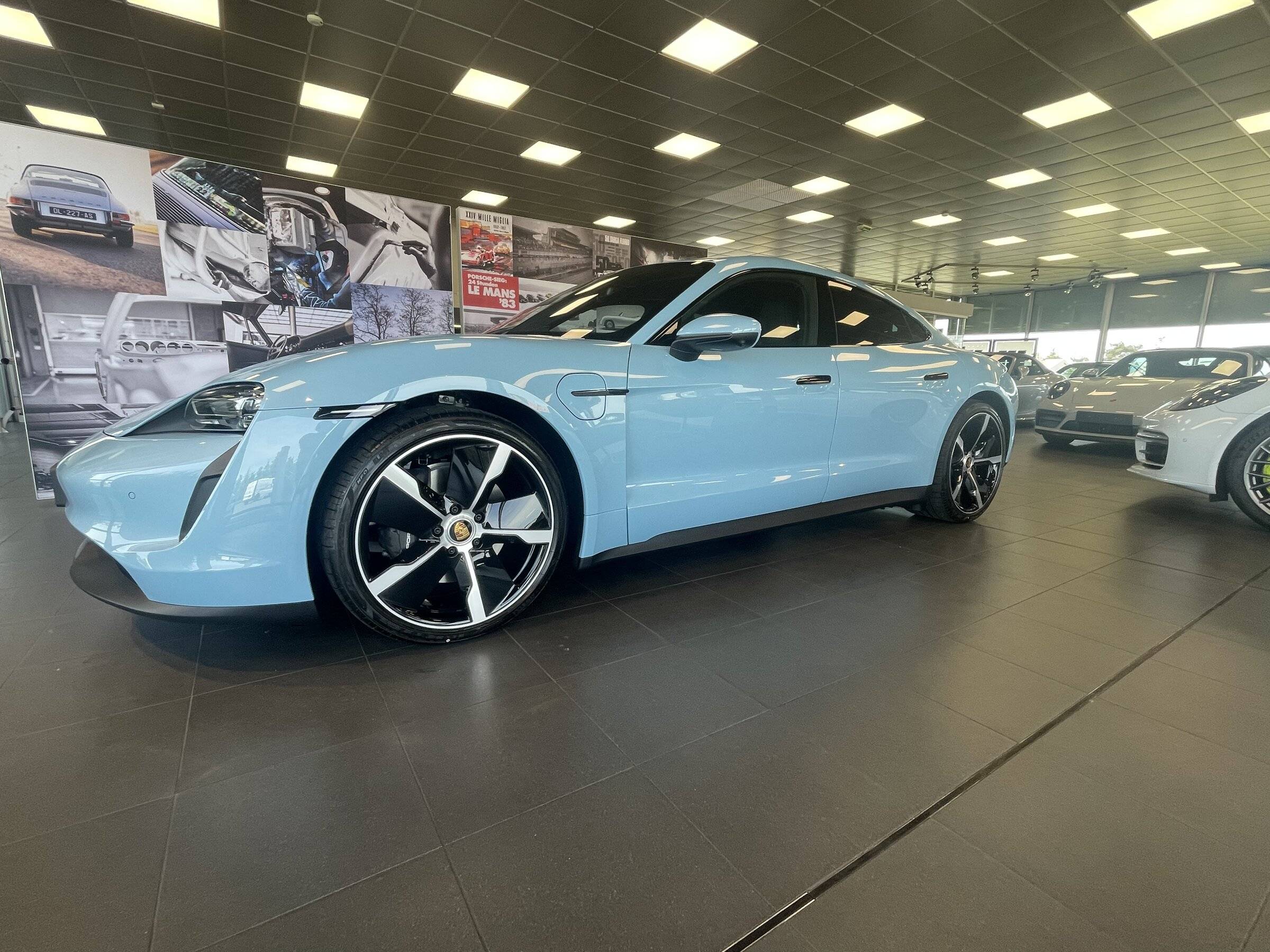 Porsche Taycan FROZEN BLUE Taycan Club 967507DC-3A0D-440D-BA22-C7FB111AD4D7