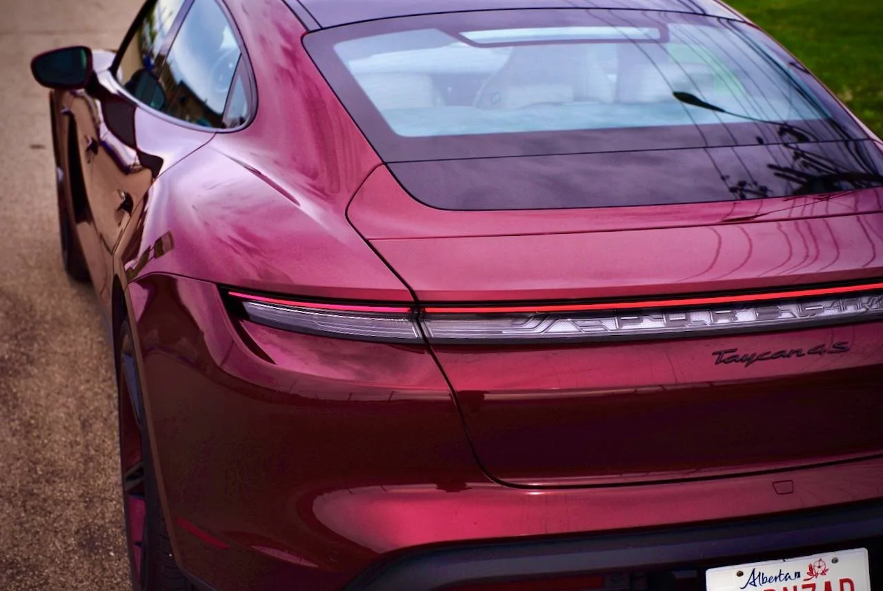 Porsche Taycan CHERRY METALLIC Taycan Club A_UNITS_ - 1 (2)