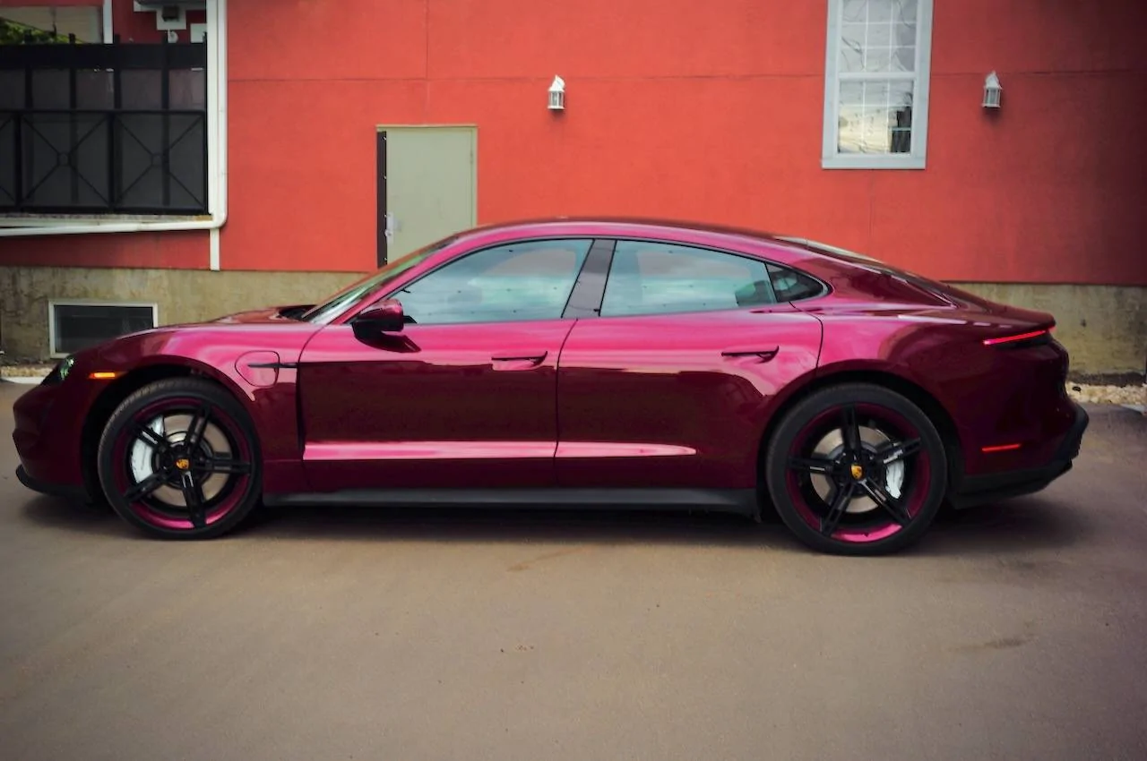 Porsche Taycan CHERRY METALLIC Taycan Club A_UNITS_ - 1