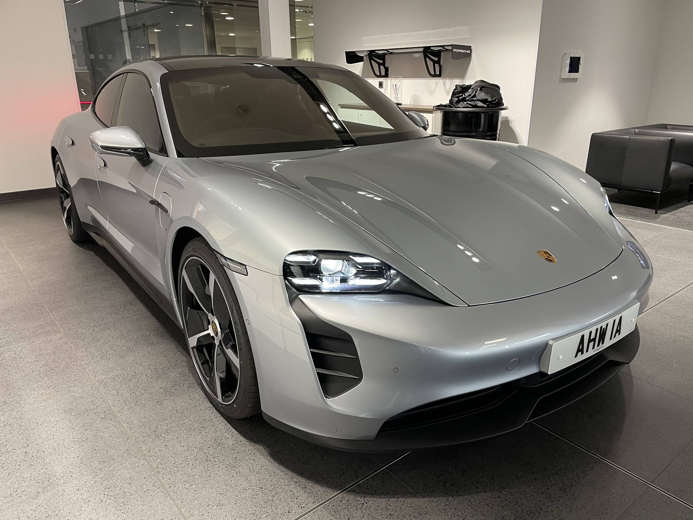 Porsche Taycan Dolomite Silver Taycan GTS (UK) 3D4AE6B7-D7A9-40D7-A8BA-1467D1DB4788