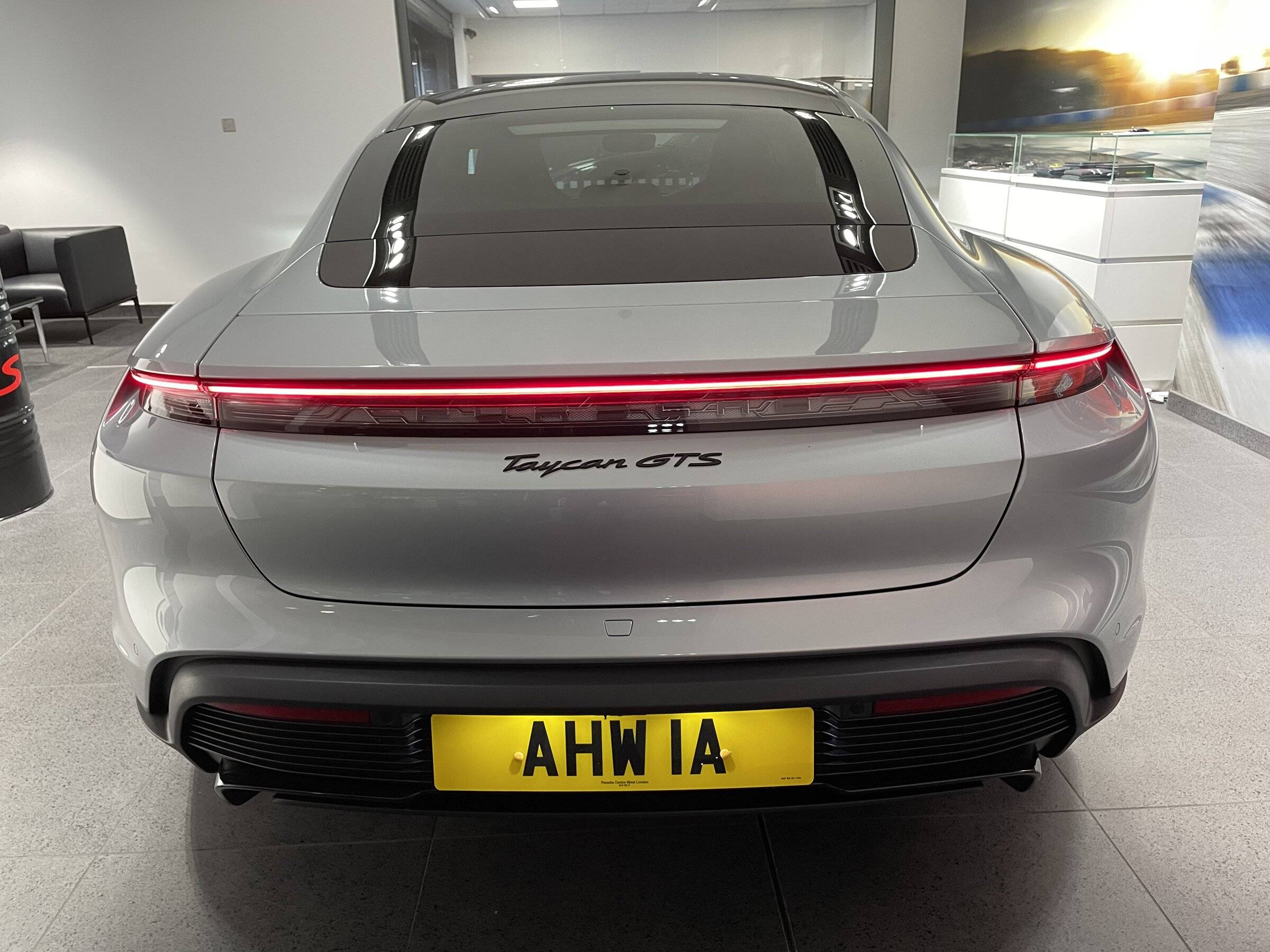 Porsche Taycan Dolomite Silver Taycan GTS (UK) BF66F14A-8F33-4229-9043-A47FB5DA42CD
