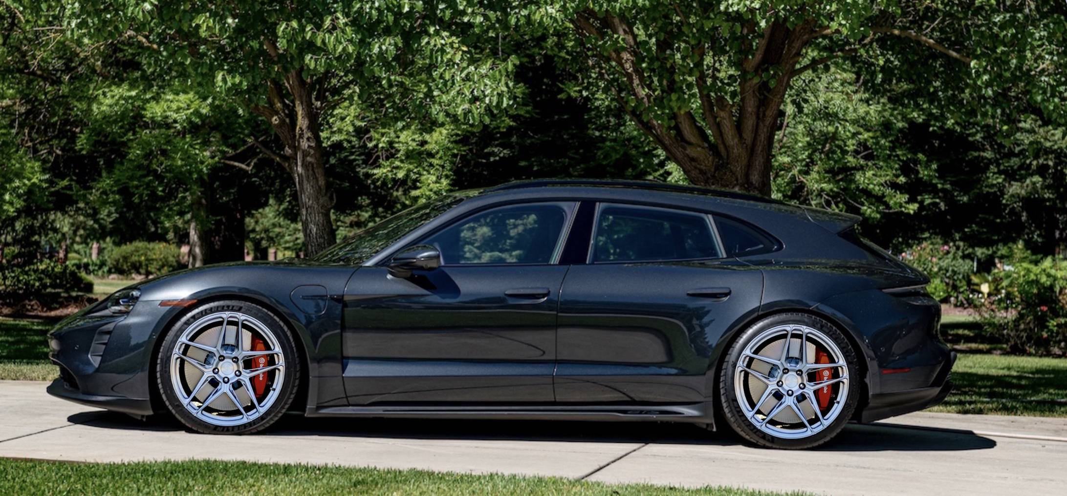 Porsche Taycan Signature Wheel - Now Here For The Taycan! 24A576A0-61F6-4EAA-B891-4FFDD971F0B2