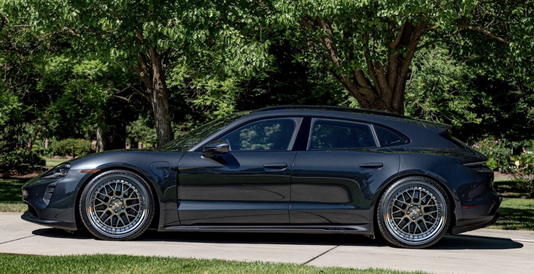 Porsche Taycan Signature Wheel - Now Here For The Taycan! 7555C816-966F-430C-8F25-D02F881956D4