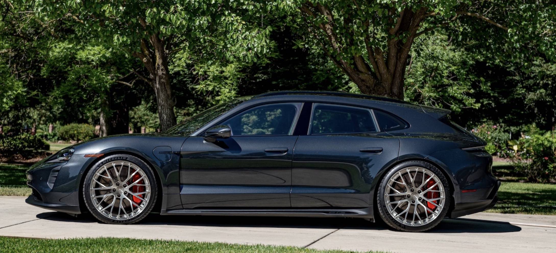 Porsche Taycan Signature Wheel - Now Here For The Taycan! F2007E50-CABA-4E1B-9177-C38875B1E788